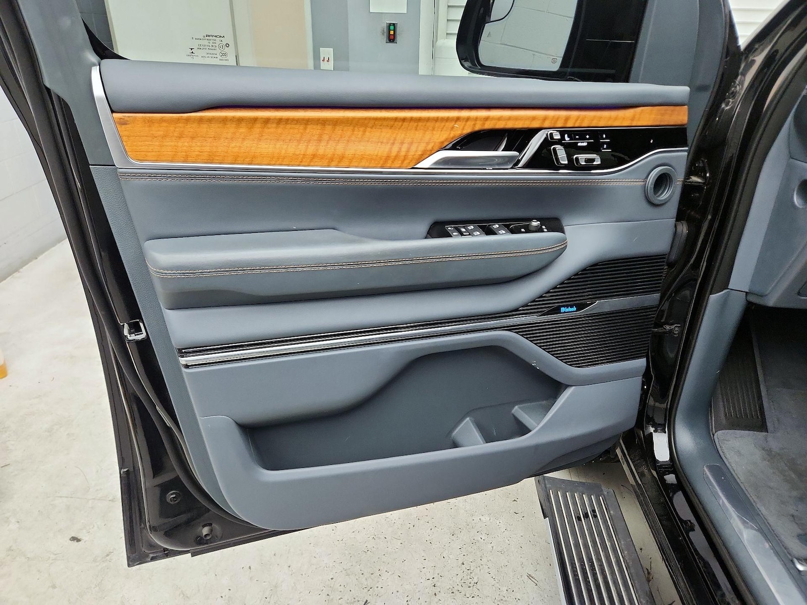 2022 Jeep Grand Wagoneer Series II - Photo 13