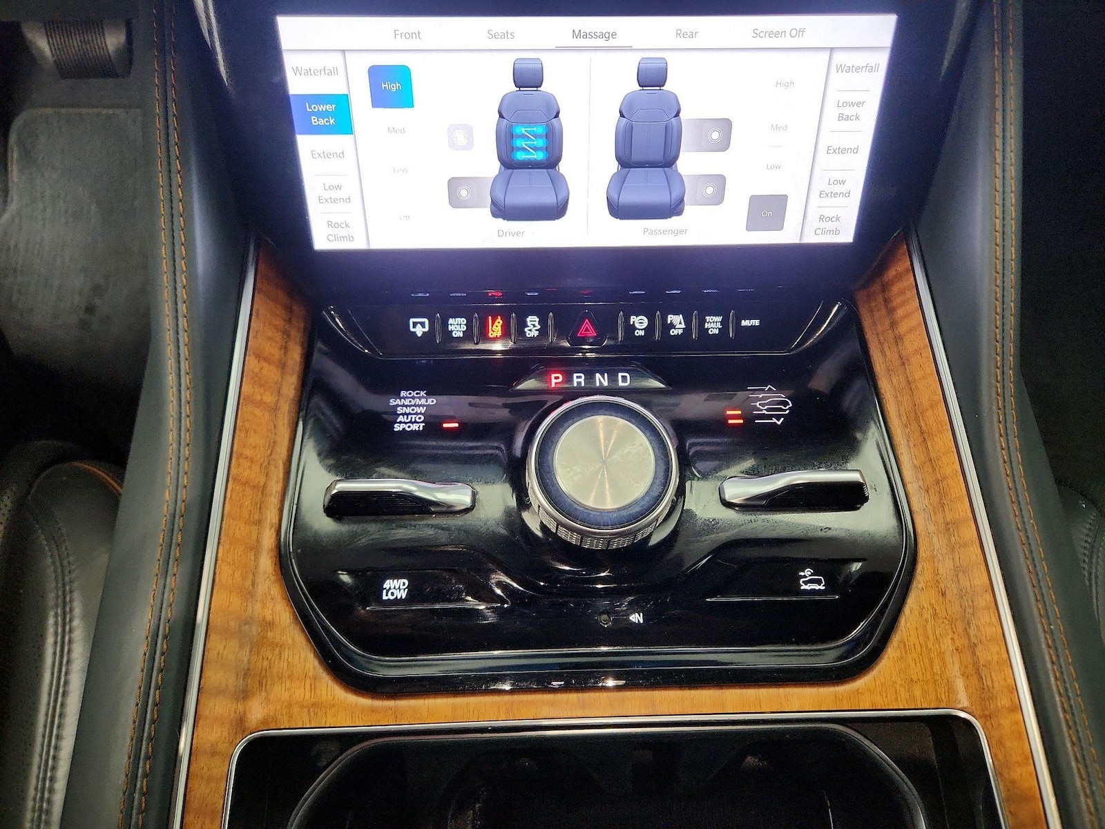 2022 Jeep Grand Wagoneer Series II - Photo 19