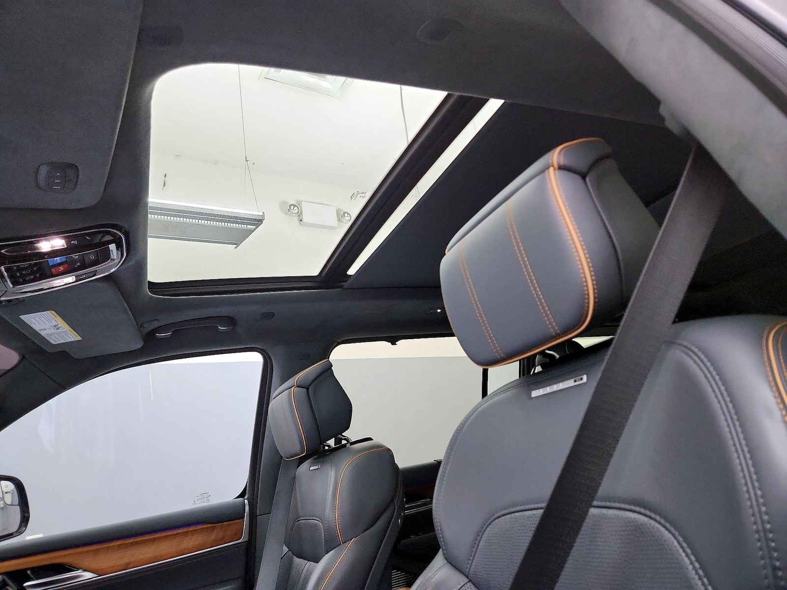 2022 Jeep Grand Wagoneer Series II - Photo 21