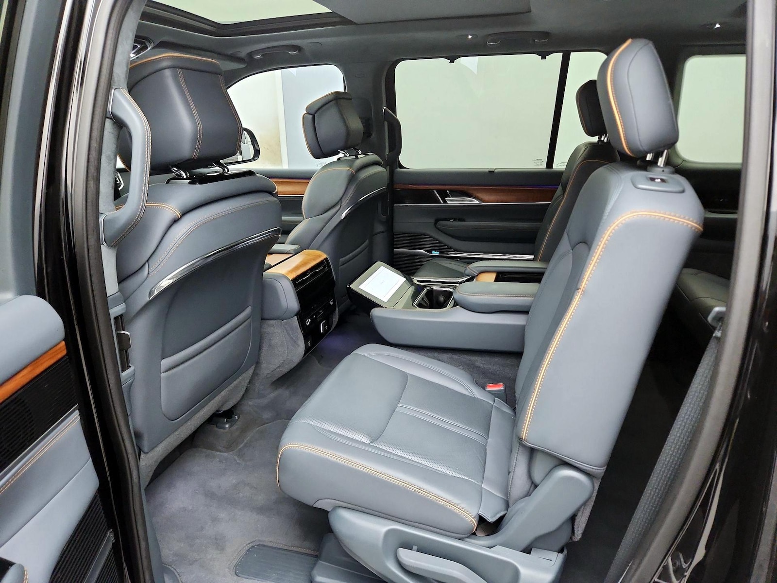 2022 Jeep Grand Wagoneer Series II - Photo 22