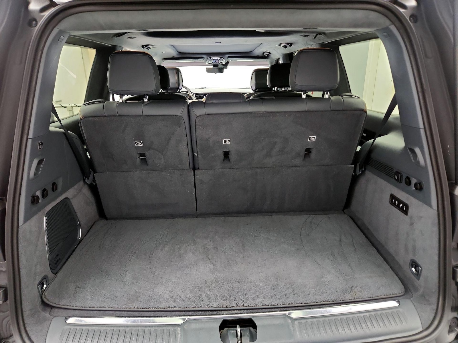 2022 Jeep Grand Wagoneer Series II - Photo 23
