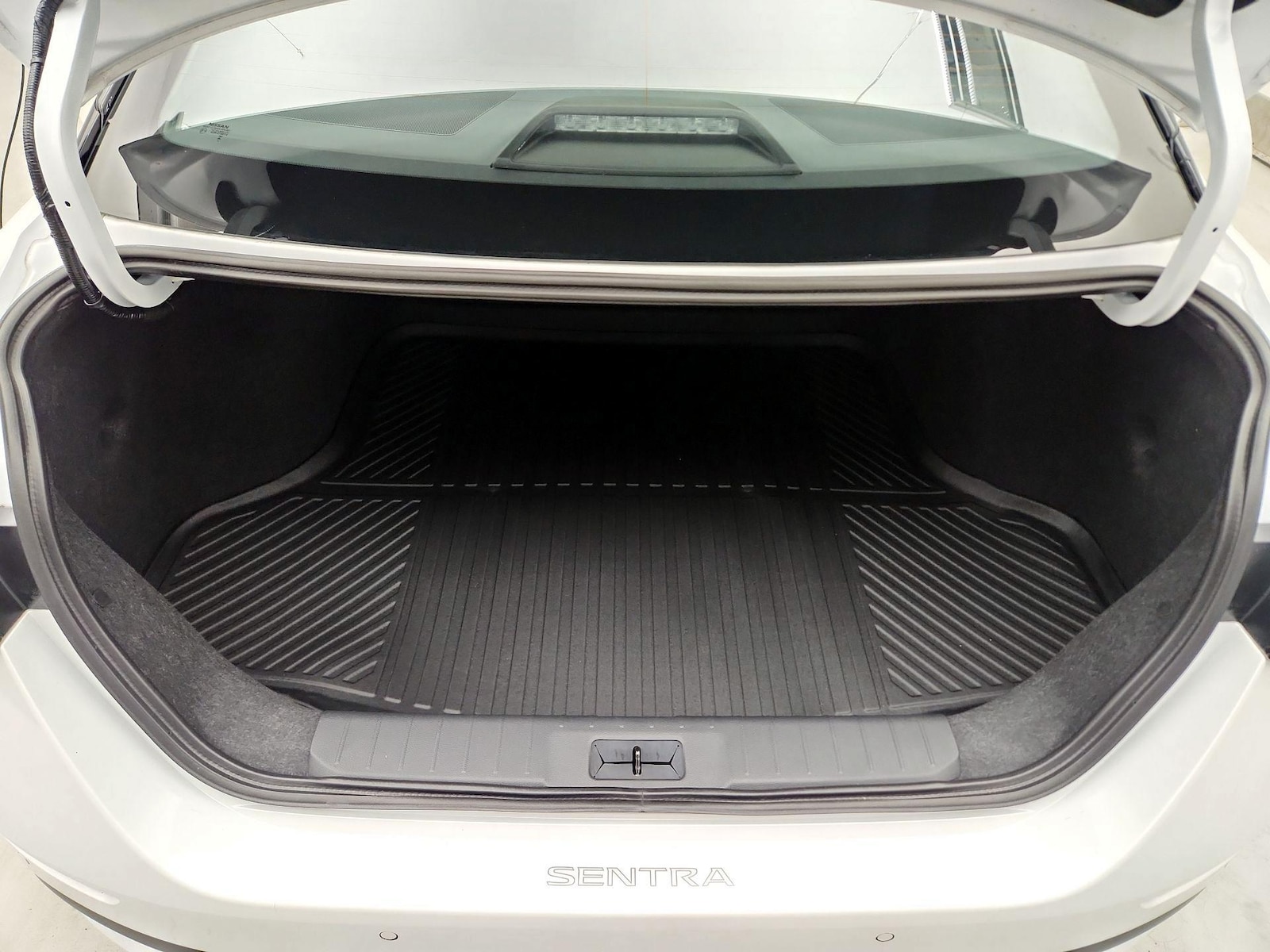 2025 Nissan Sentra SR - Photo 22