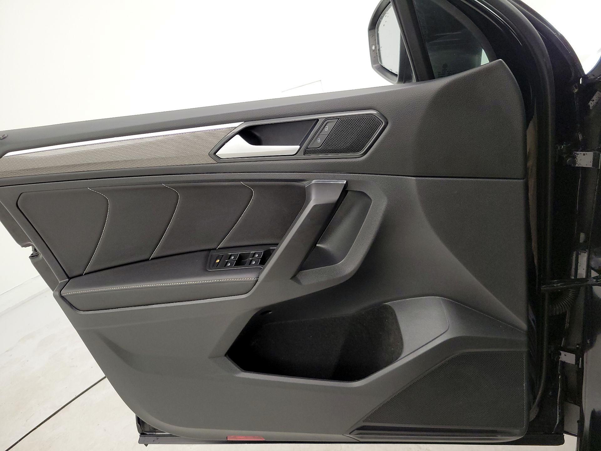 Thumbnail: 2022 Volkswagen Tiguan - 12