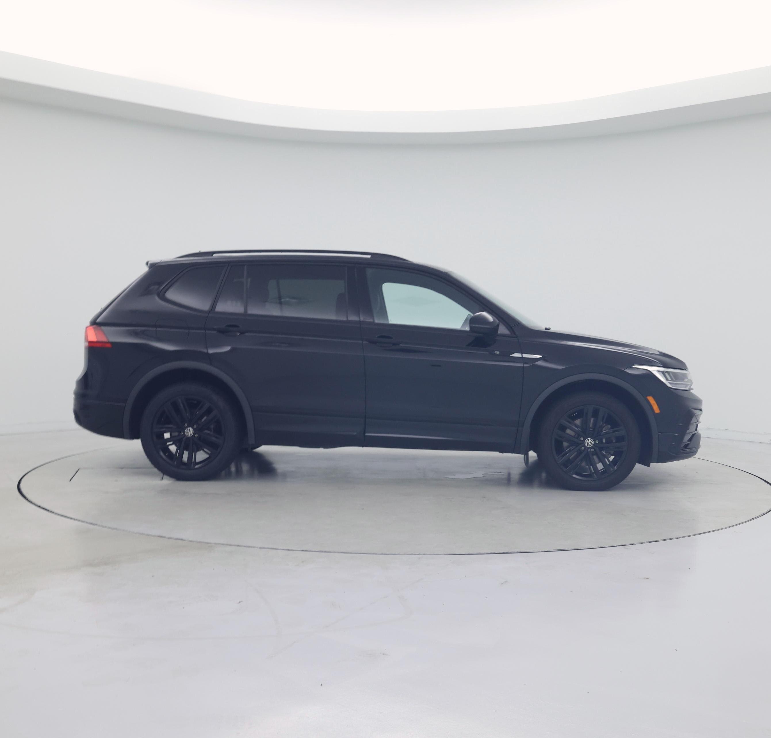 Thumbnail: 2022 Volkswagen Tiguan - 7