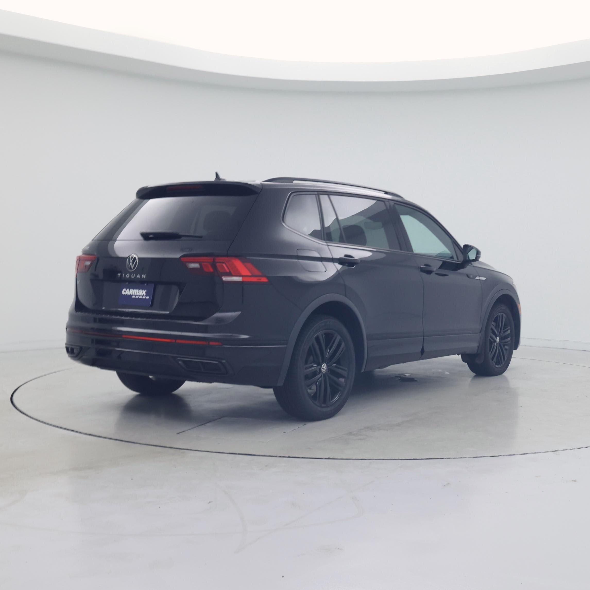 Thumbnail: 2022 Volkswagen Tiguan - 8