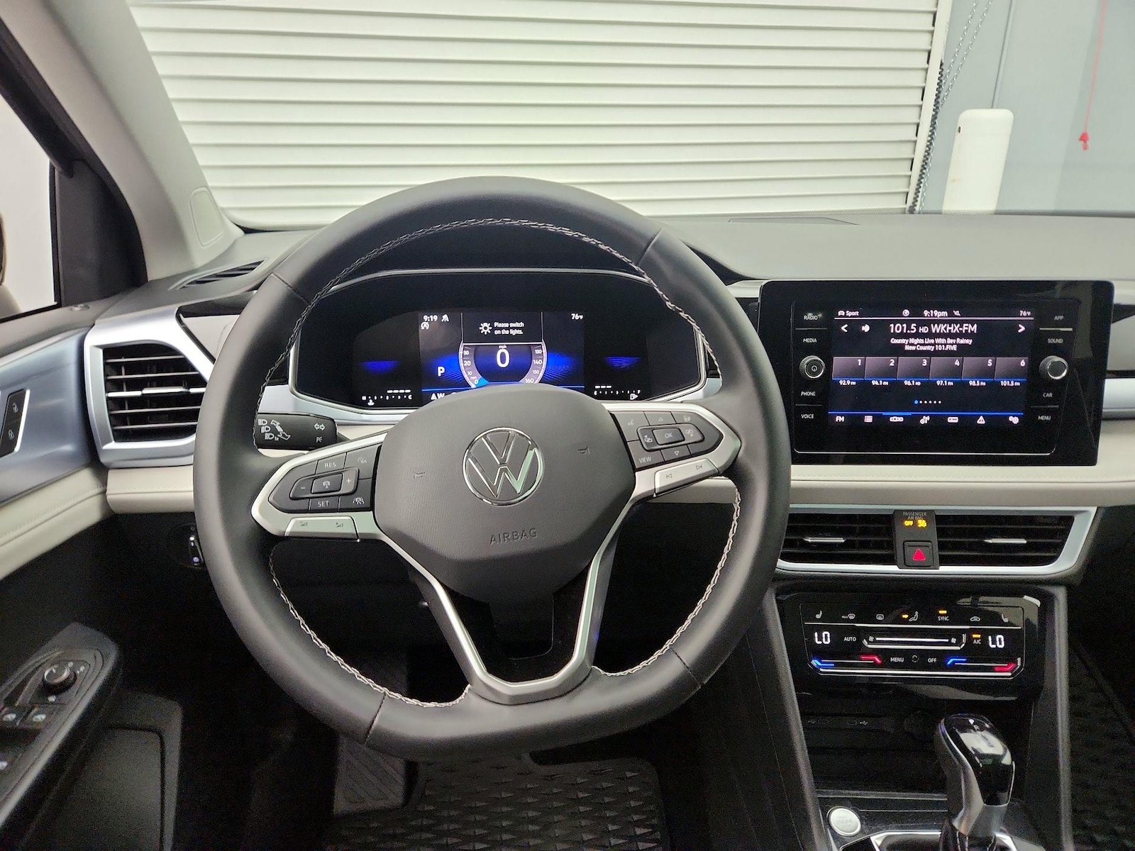 2025 Volkswagen Taos SE - Photo 11
