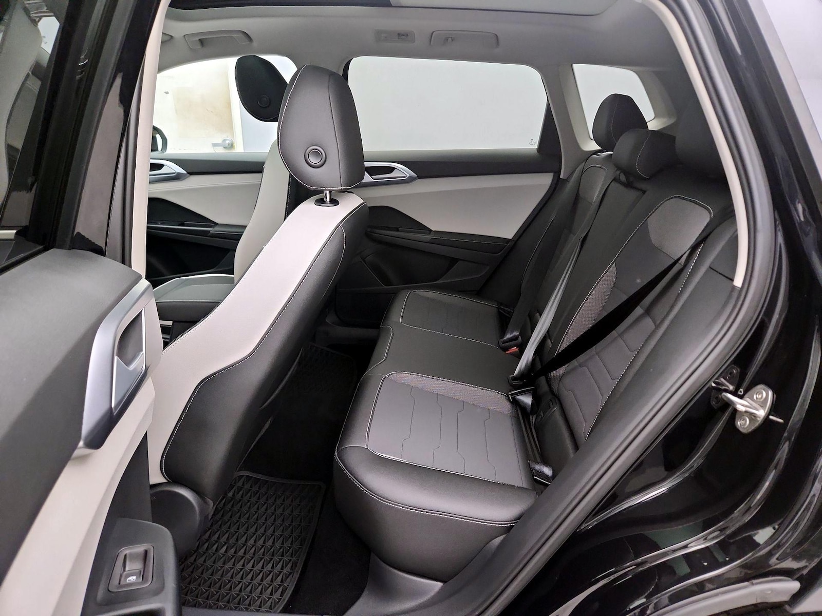 2025 Volkswagen Taos SE - Photo 21