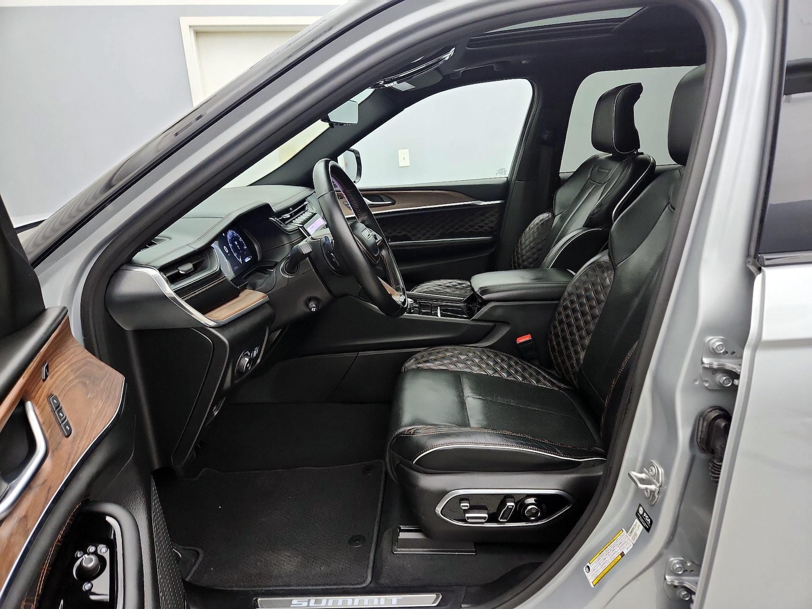 2025 Jeep Grand Cherokee Summit - Photo 12