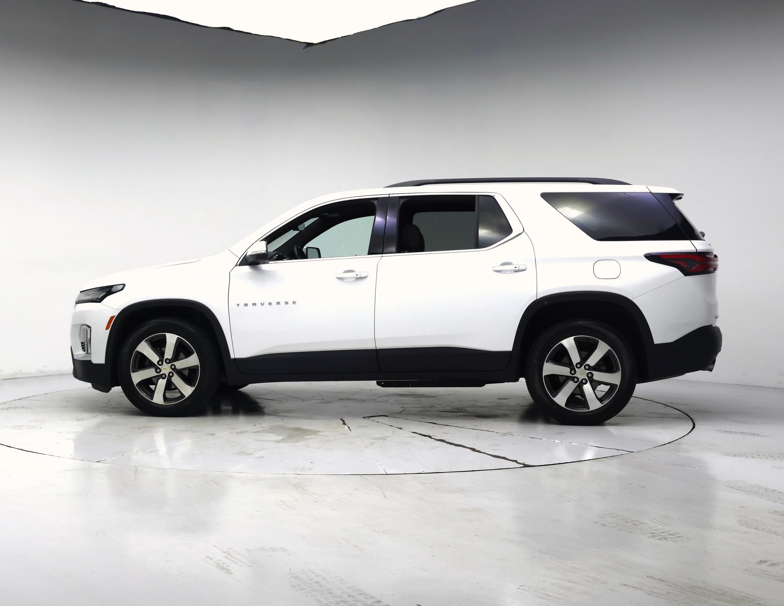Thumbnail: 2023 Chevrolet Traverse - 3