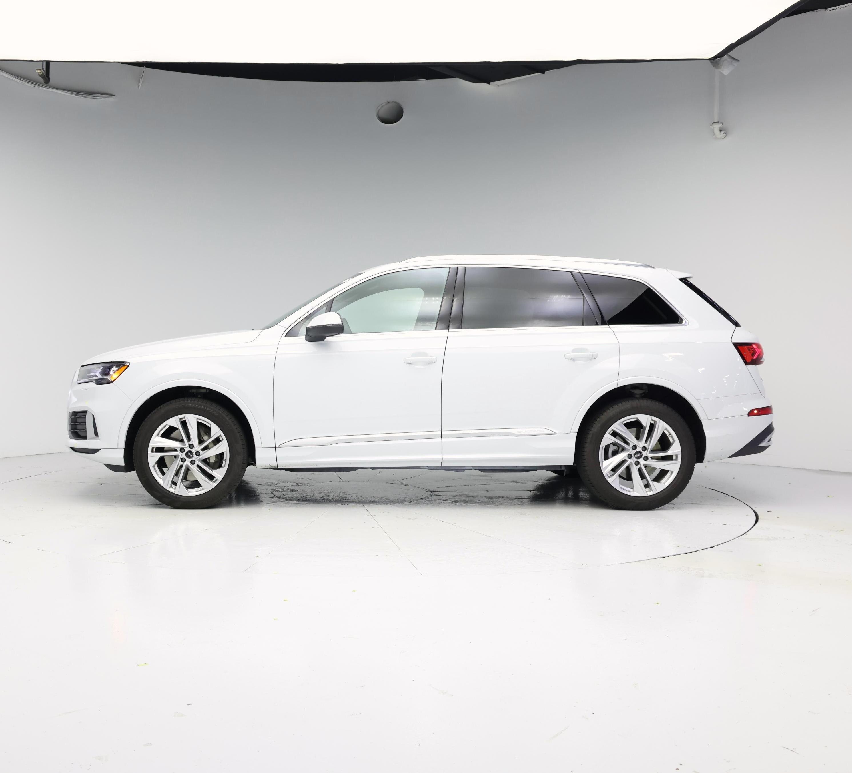 Thumbnail: 2023 Audi Q7 - 3