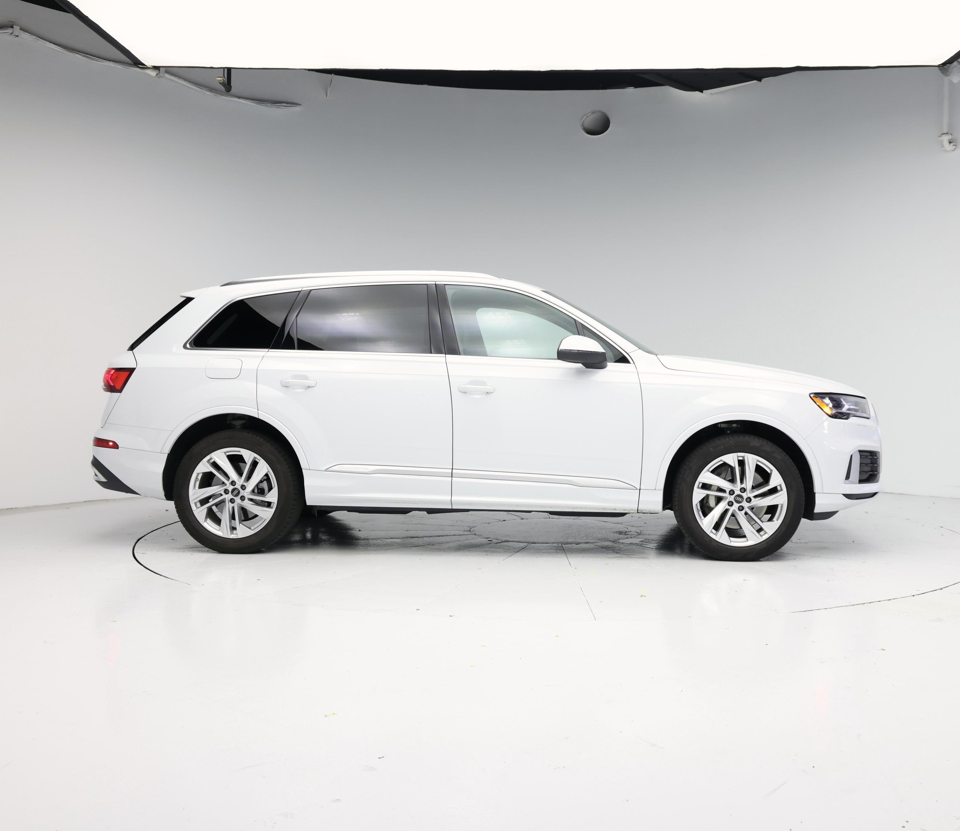 Thumbnail: 2023 Audi Q7 - 7