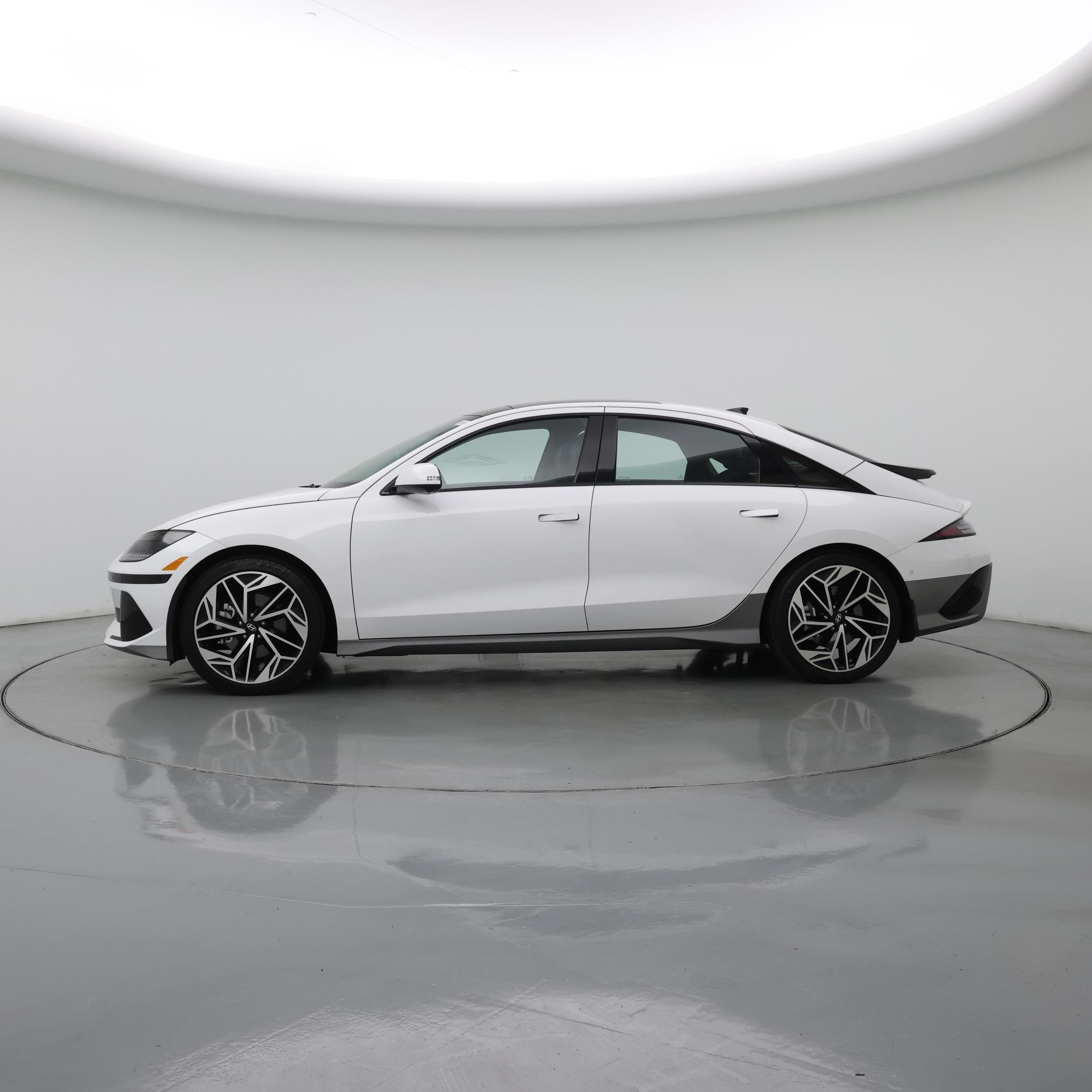 Thumbnail: 2023 Hyundai Ioniq 6 - 3