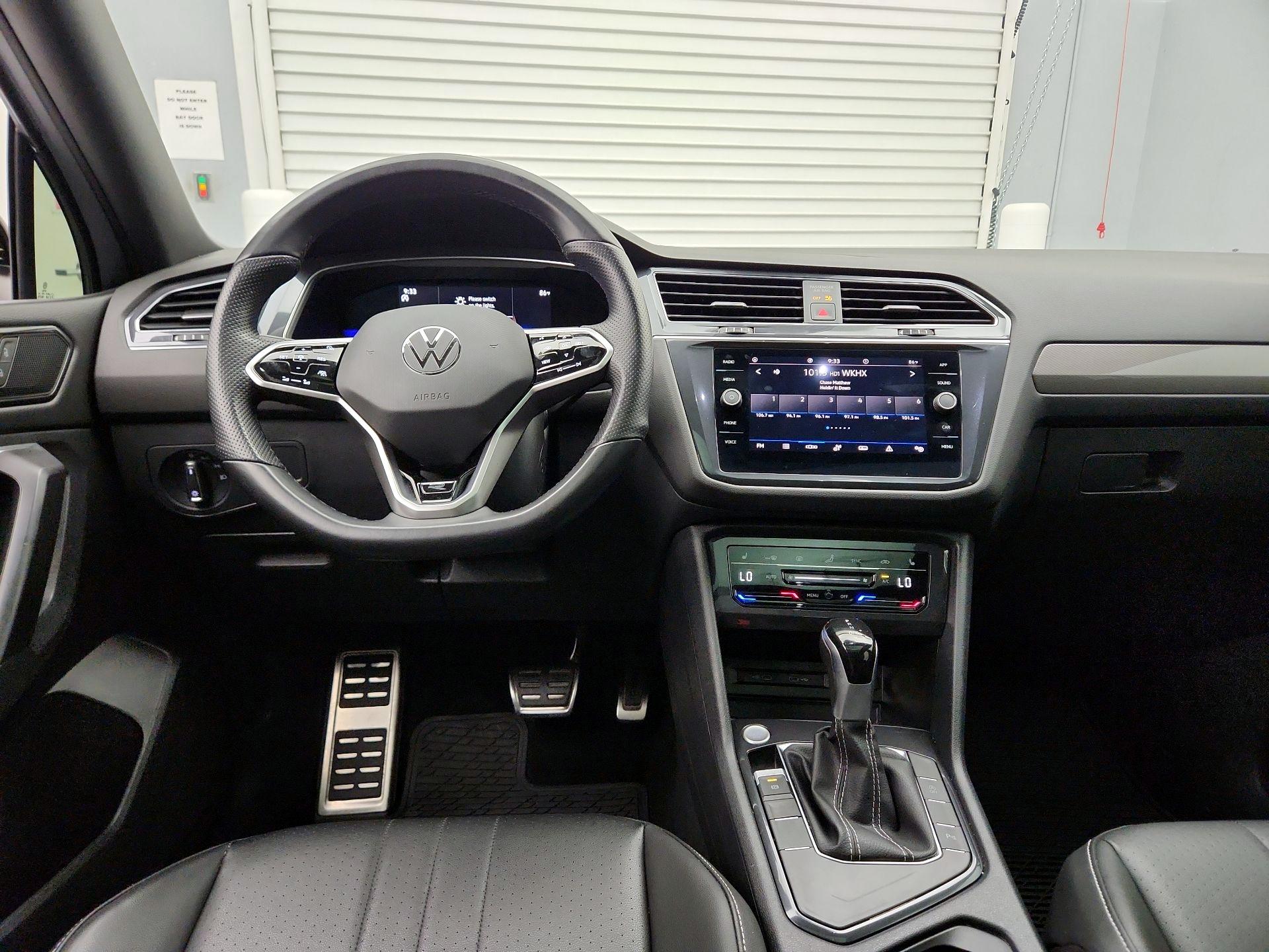 Thumbnail: 2023 Volkswagen Tiguan - 9