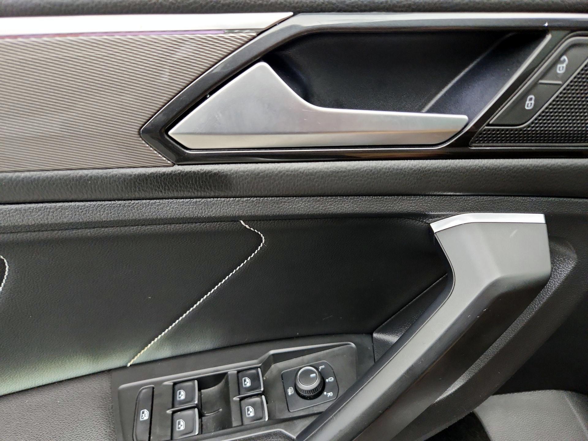 Thumbnail: 2023 Volkswagen Tiguan - 12
