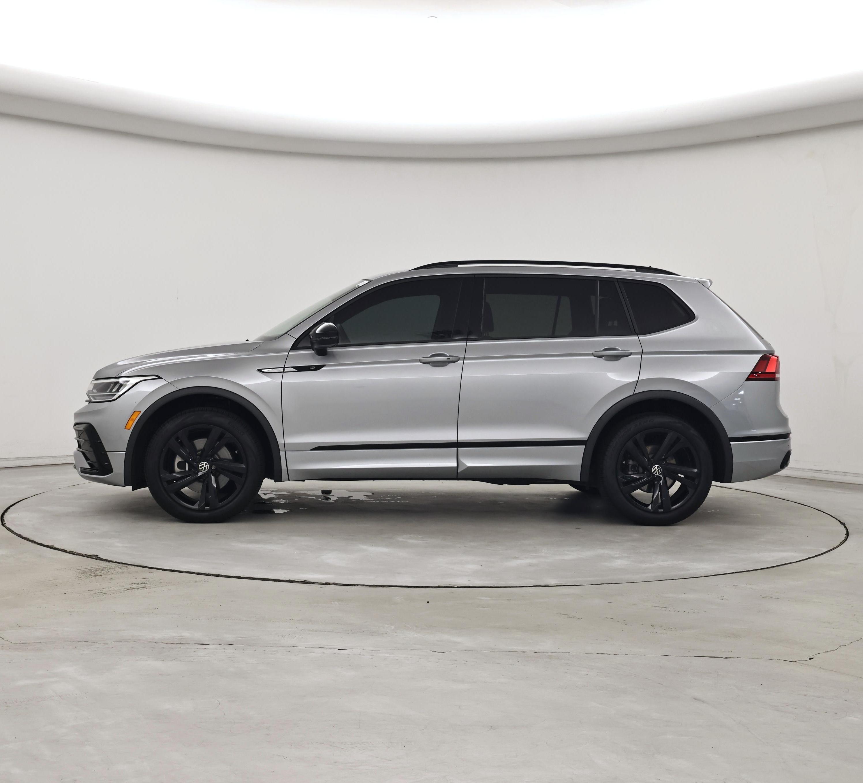 Thumbnail: 2023 Volkswagen Tiguan - 3