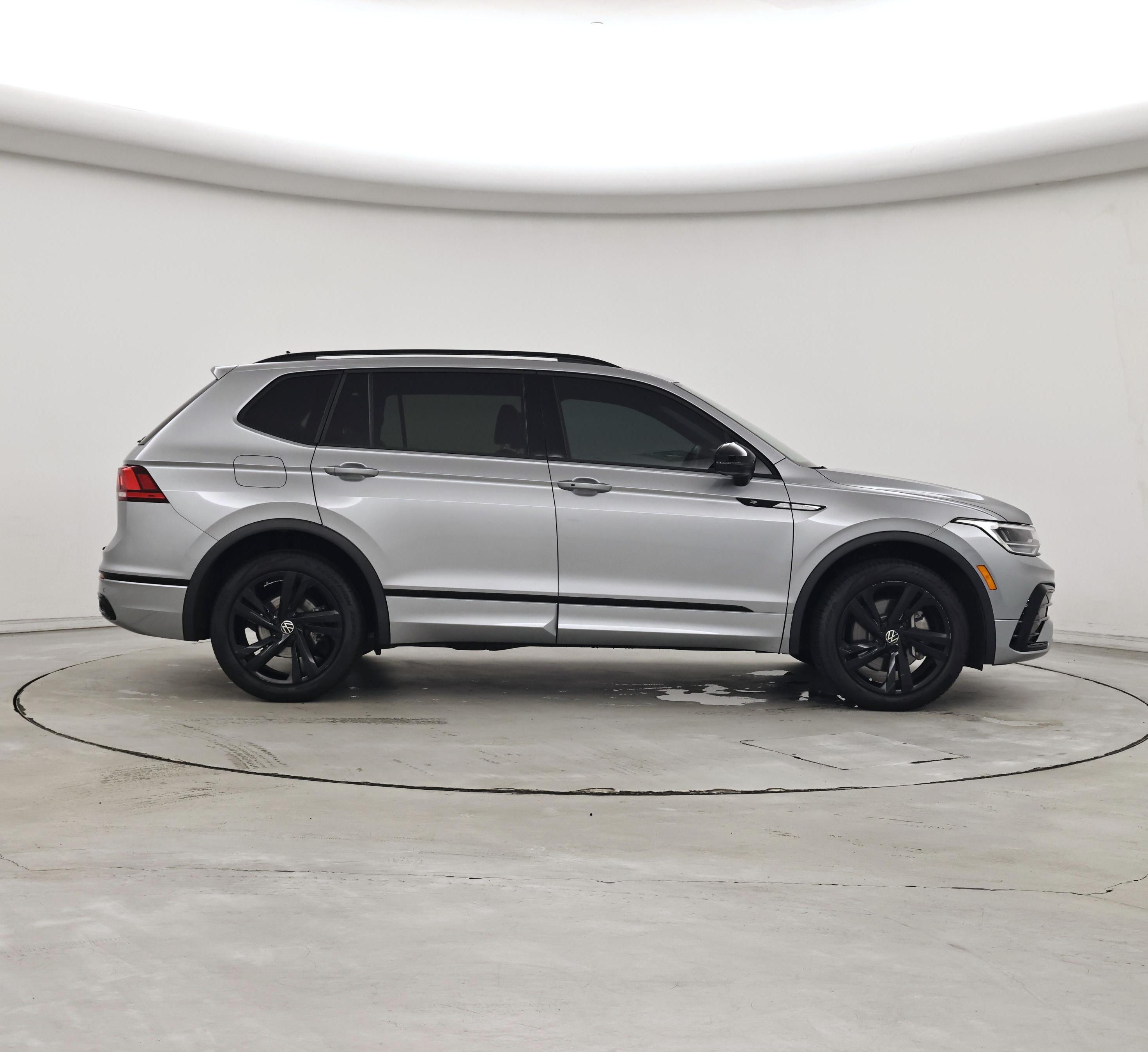 Thumbnail: 2023 Volkswagen Tiguan - 7