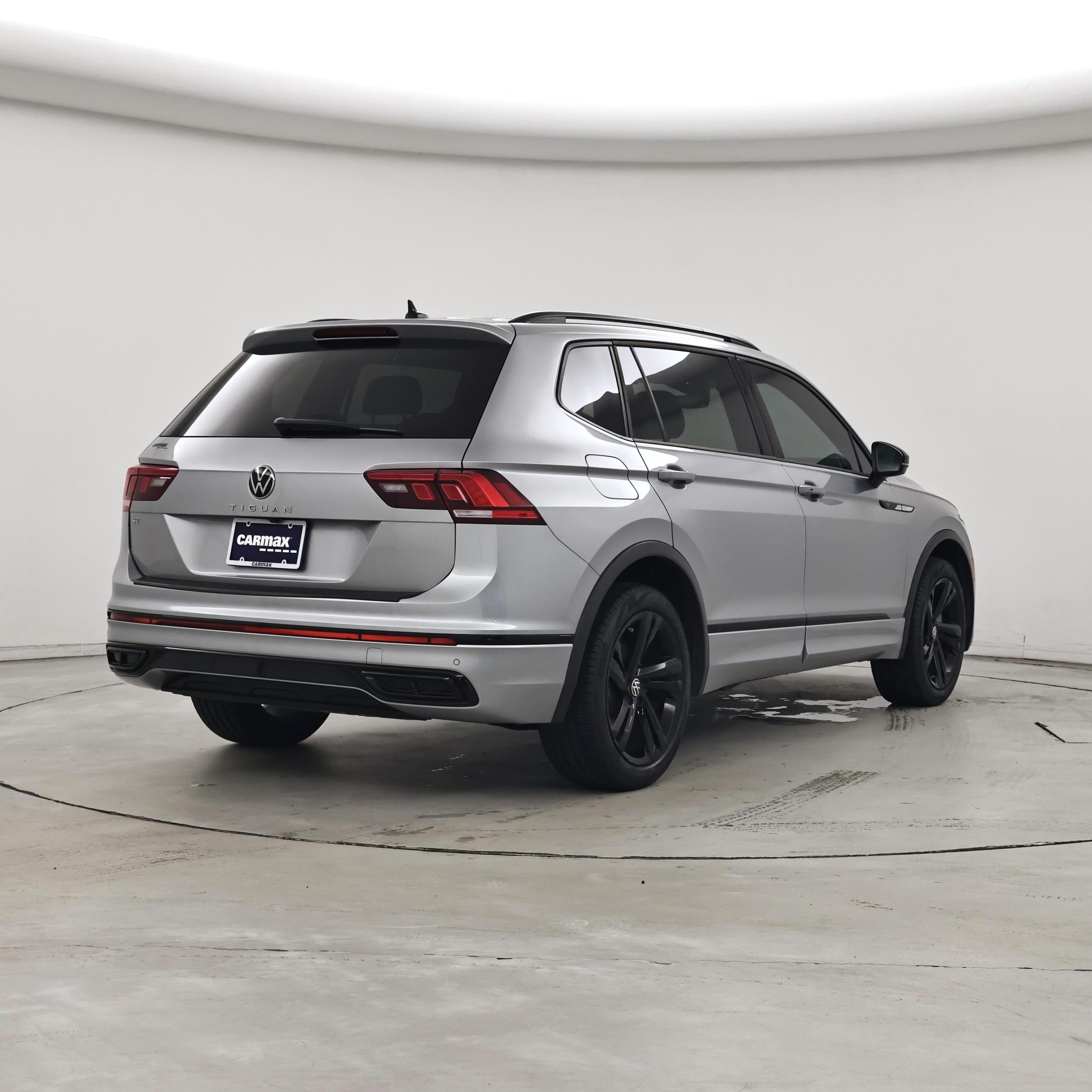 Thumbnail: 2023 Volkswagen Tiguan - 8