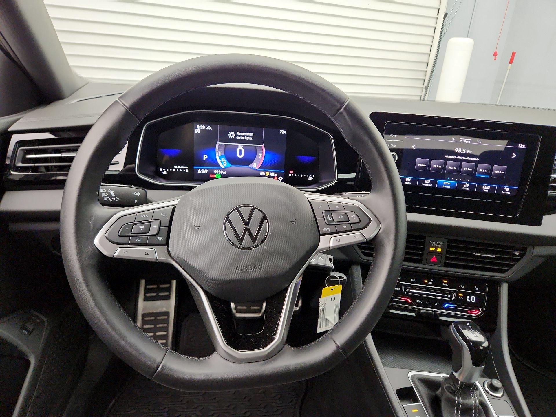 Thumbnail: 2025 Volkswagen Jetta - 10