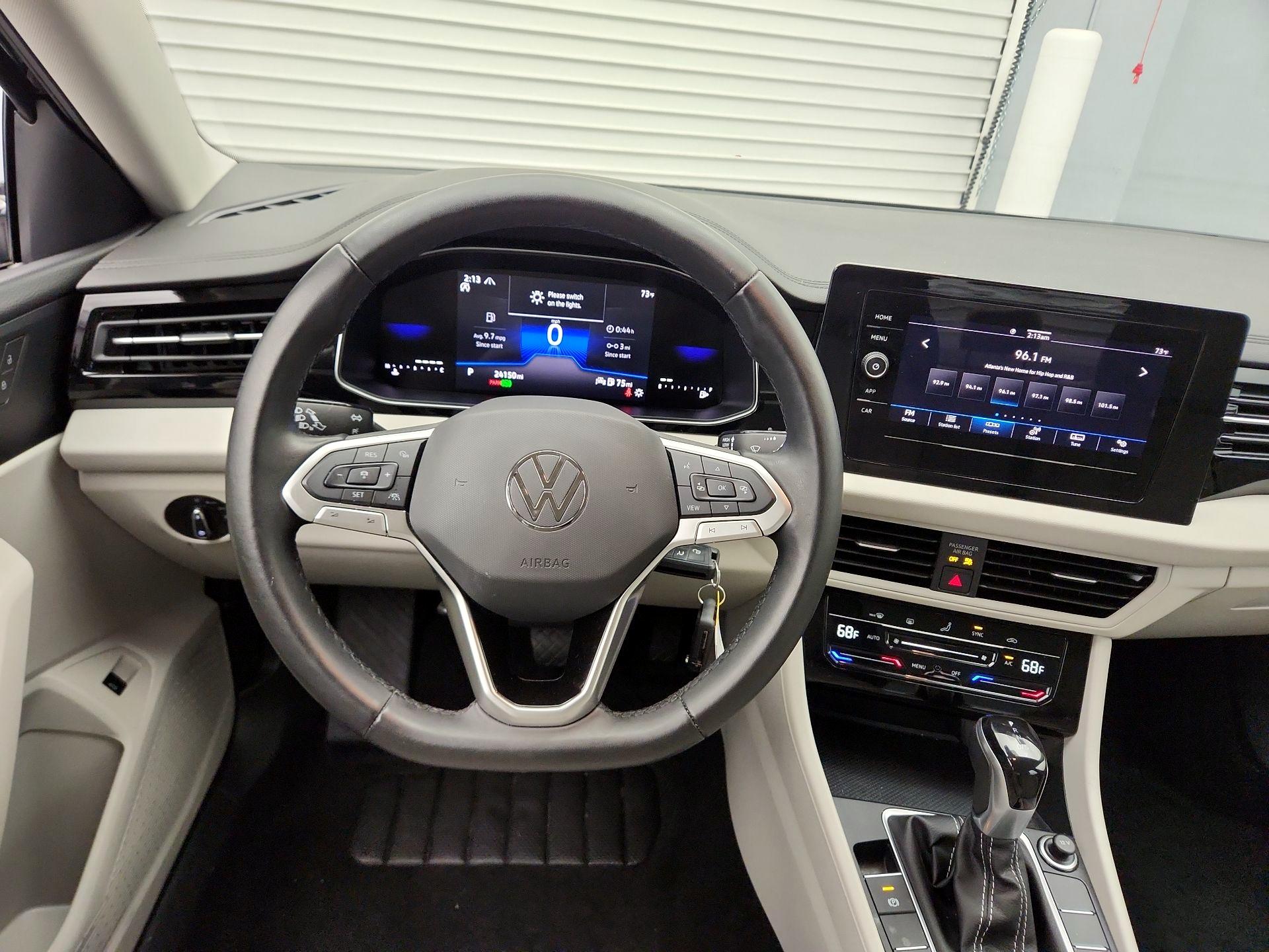 Thumbnail: 2025 Volkswagen Jetta - 10