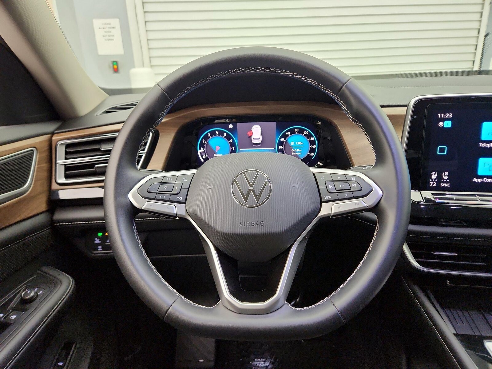 2025 Volkswagen Atlas SE w/Tech, photo 11
