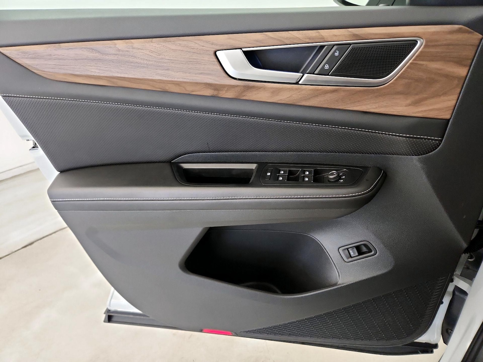 2025 Volkswagen Atlas SE w/Tech, photo 13