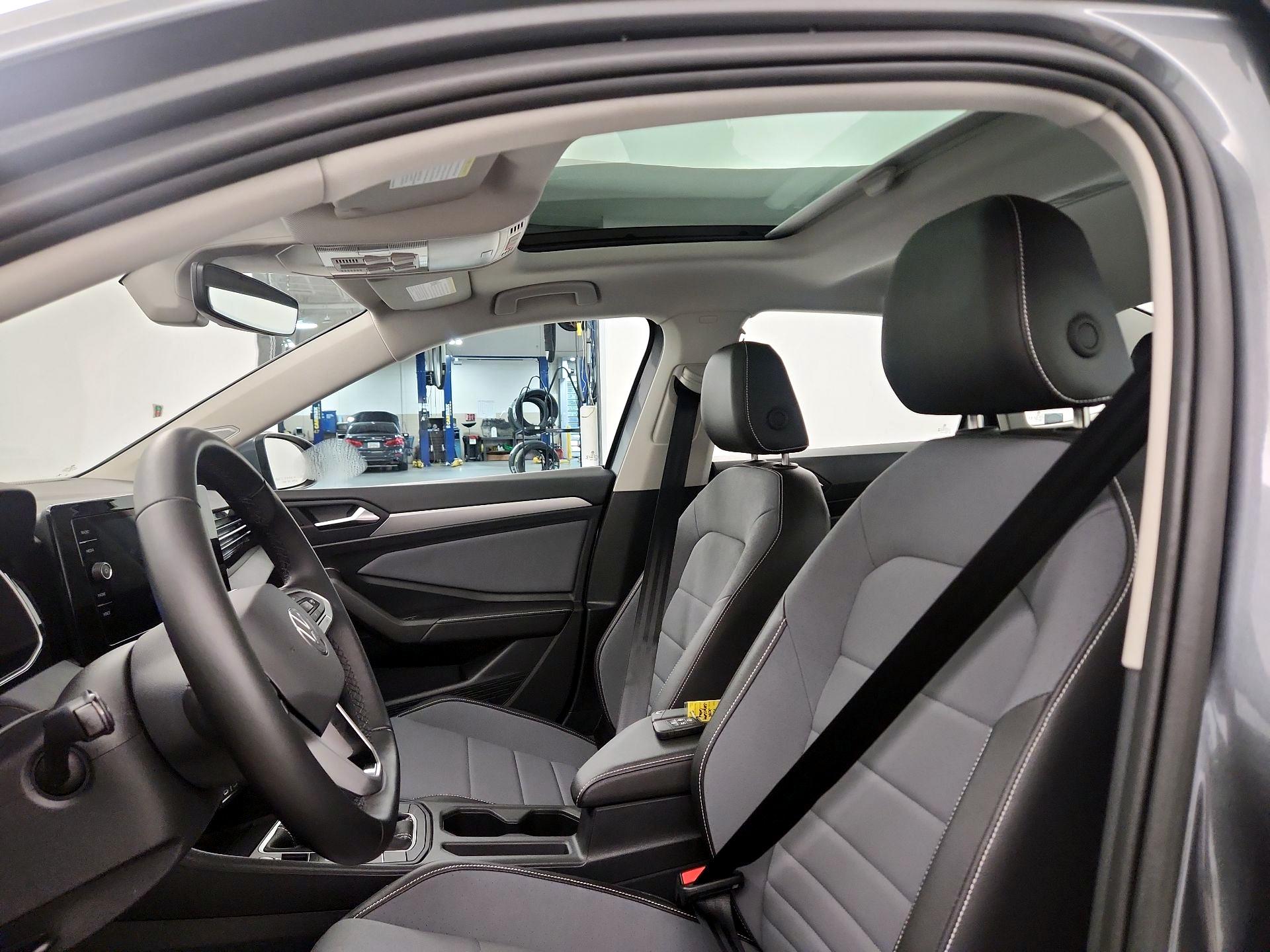 Thumbnail: 2025 Volkswagen Jetta - 19