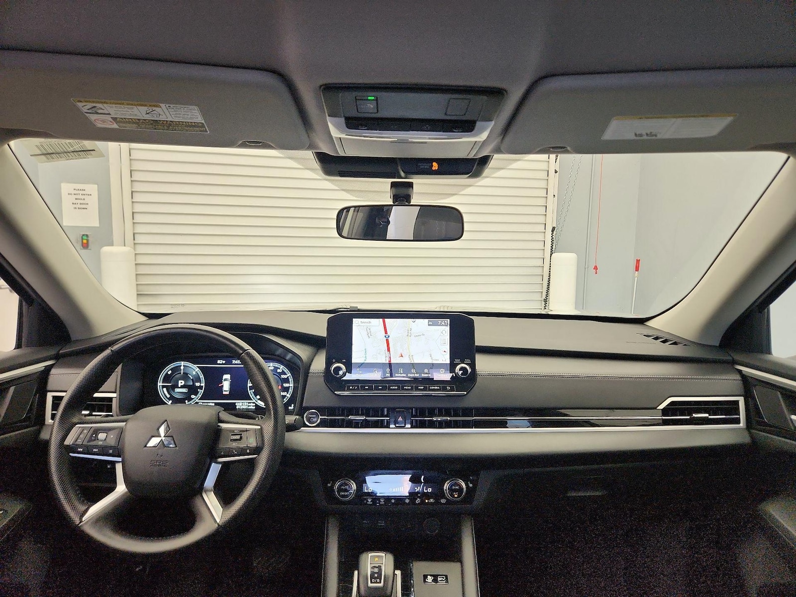 2024 Mitsubishi Outlander Plug-in Hybrid SE - Photo 10