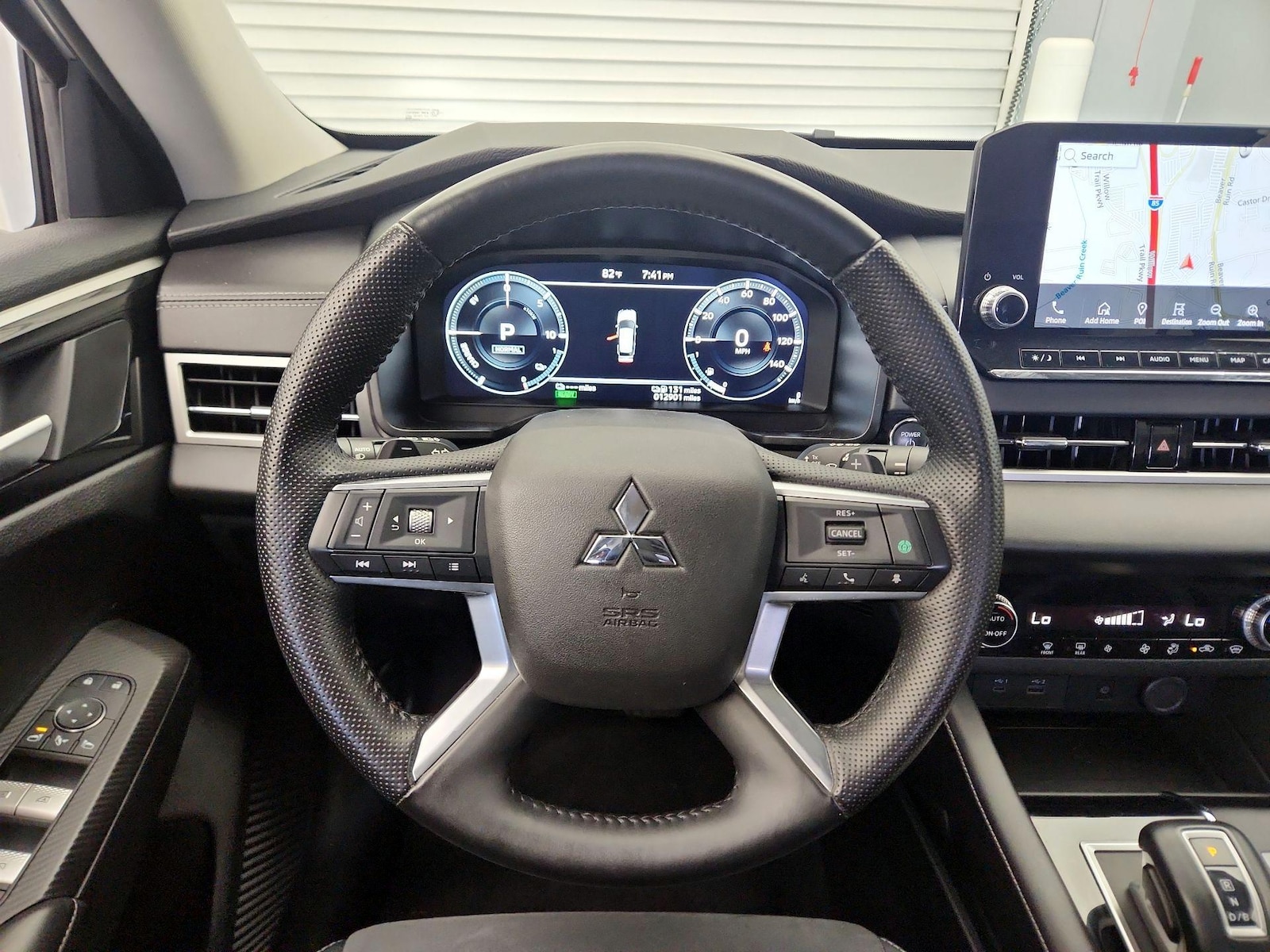 2024 Mitsubishi Outlander Plug-in Hybrid SE - Photo 11
