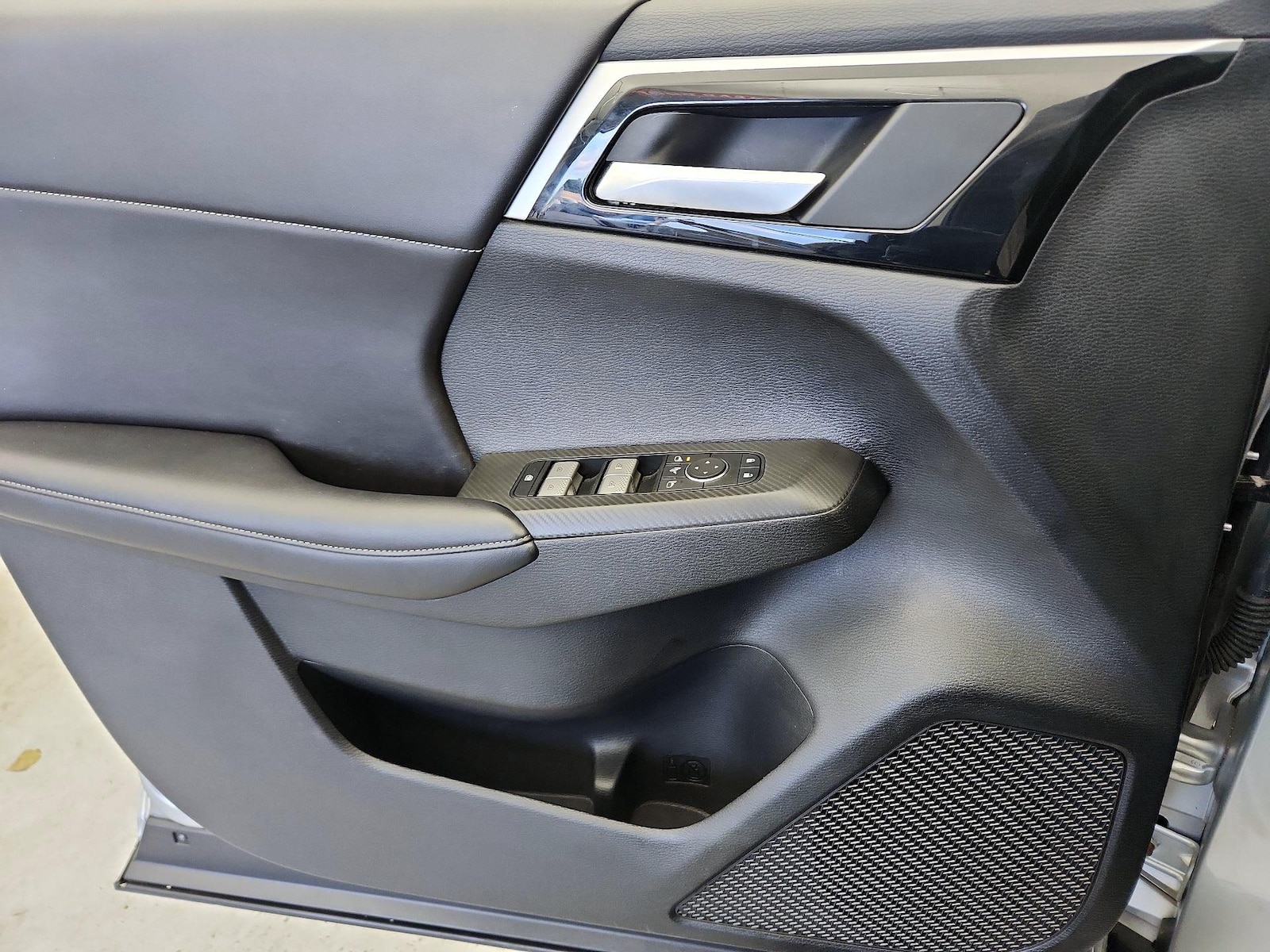 2024 Mitsubishi Outlander Plug-in Hybrid SE - Photo 13