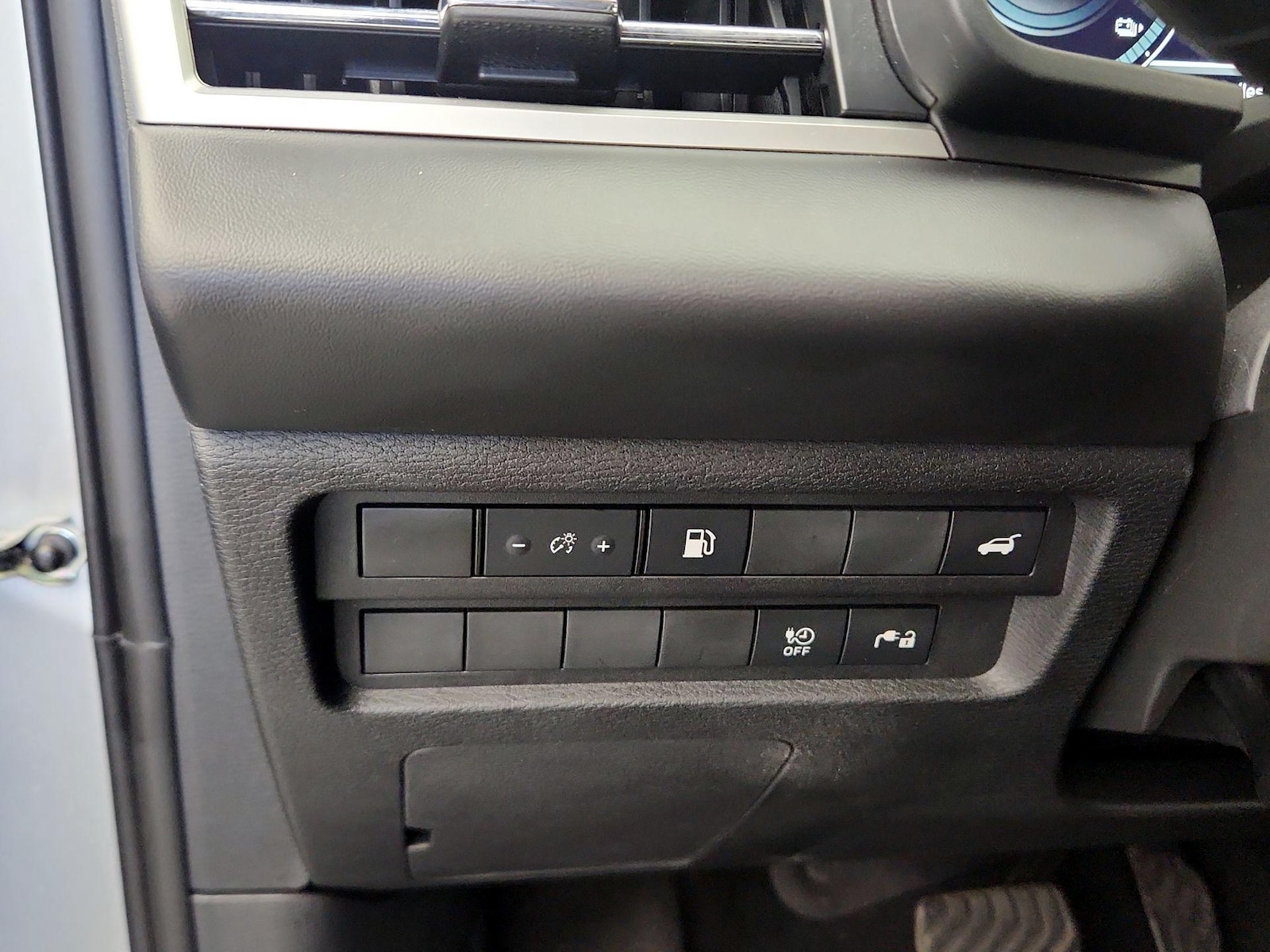 2024 Mitsubishi Outlander Plug-in Hybrid SE - Photo 14