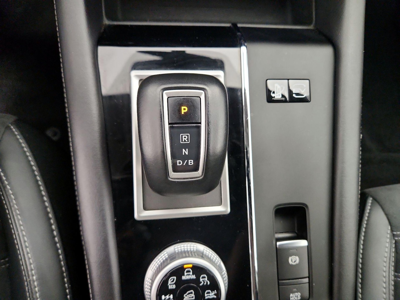 2024 Mitsubishi Outlander Plug-in Hybrid SE - Photo 19