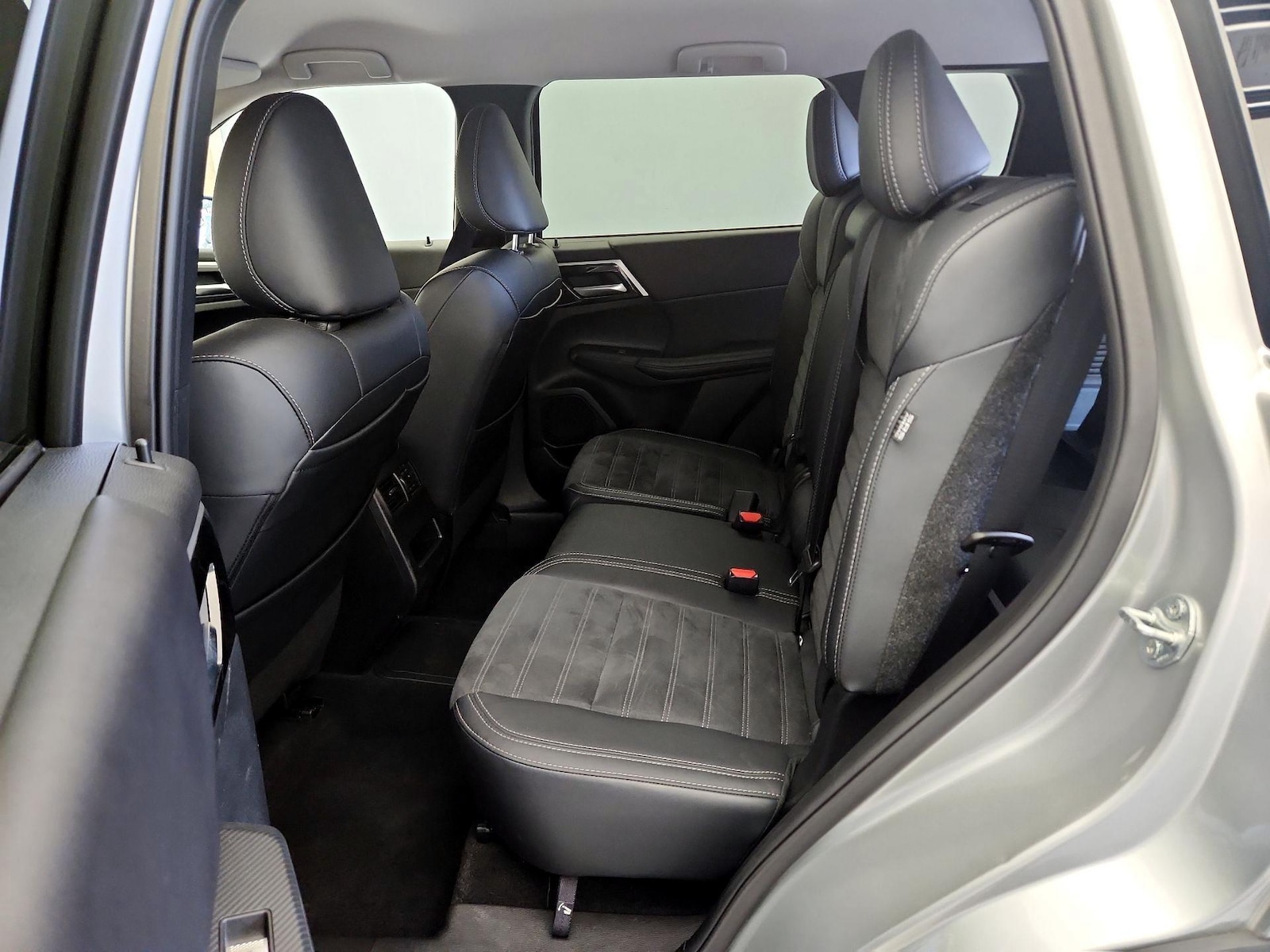 2024 Mitsubishi Outlander Plug-in Hybrid SE - Photo 21