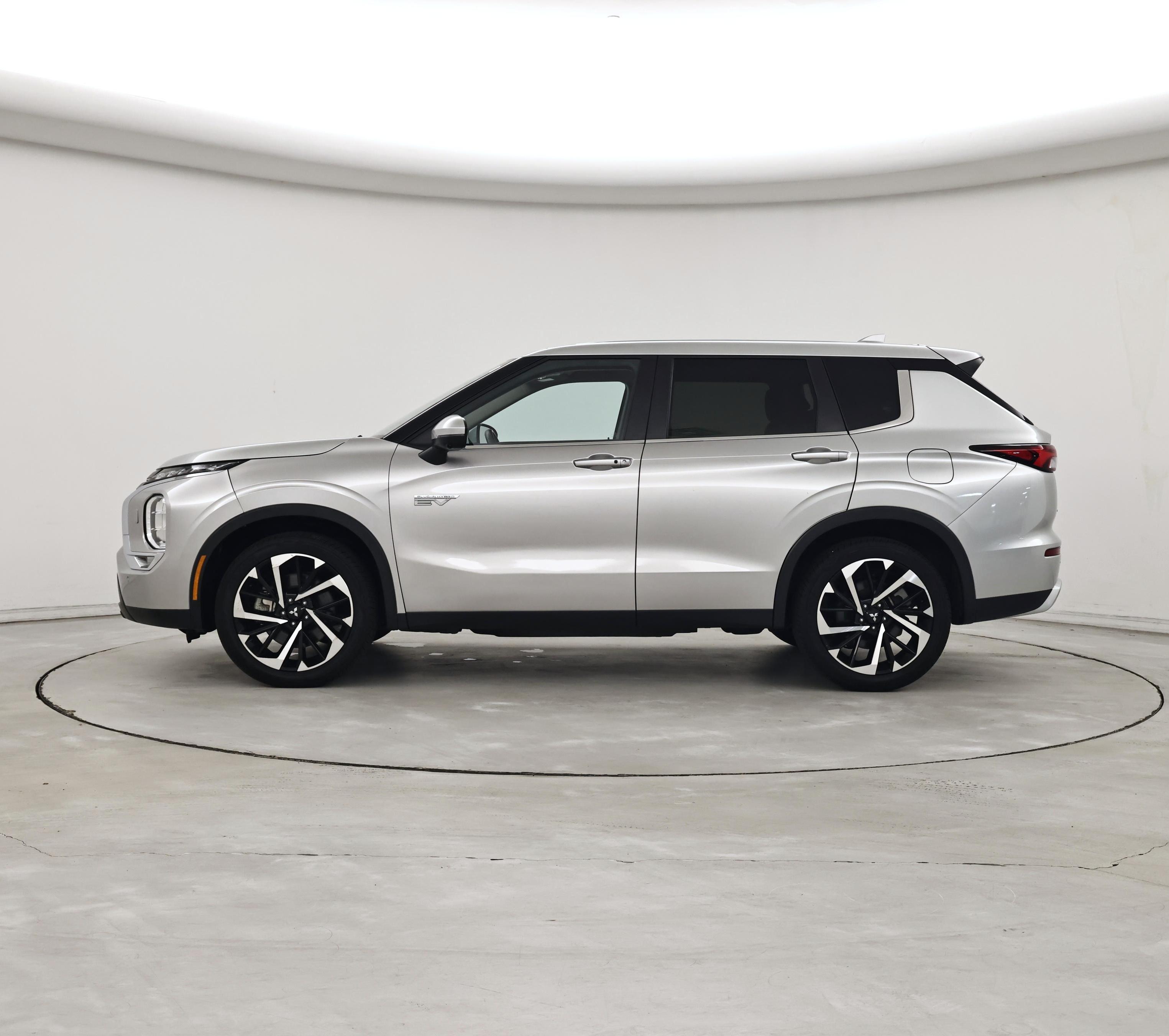 Thumbnail: 2024 Mitsubishi Outlander - 3