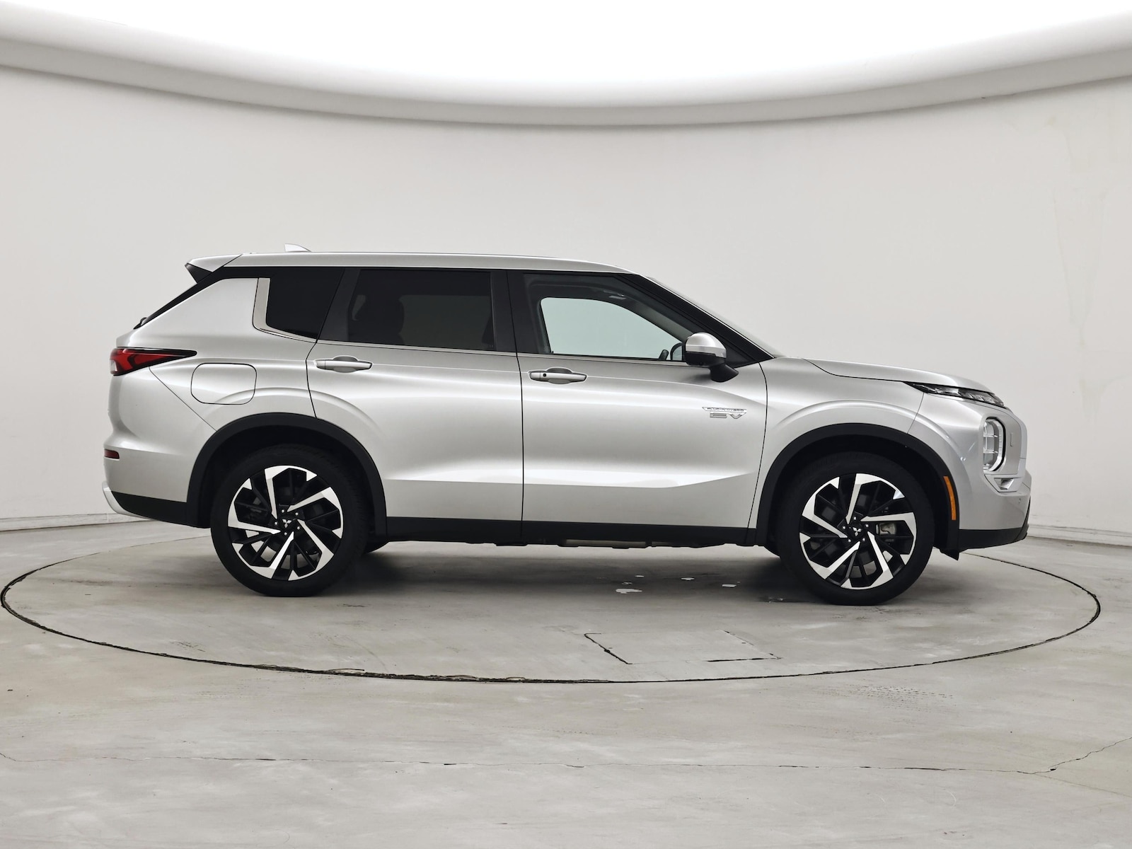 2024 Mitsubishi Outlander Plug-in Hybrid SE - Photo 8