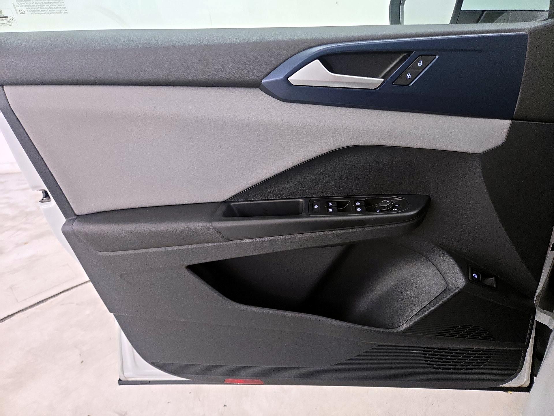 Thumbnail: 2023 Volkswagen Taos - 12