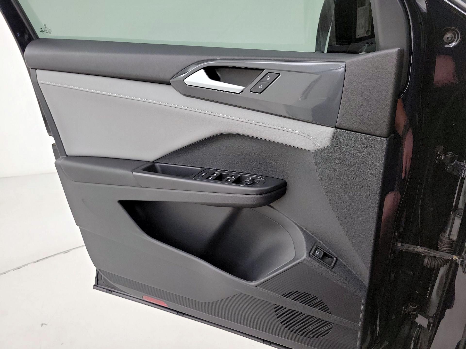 Thumbnail: 2023 Volkswagen Taos - 12