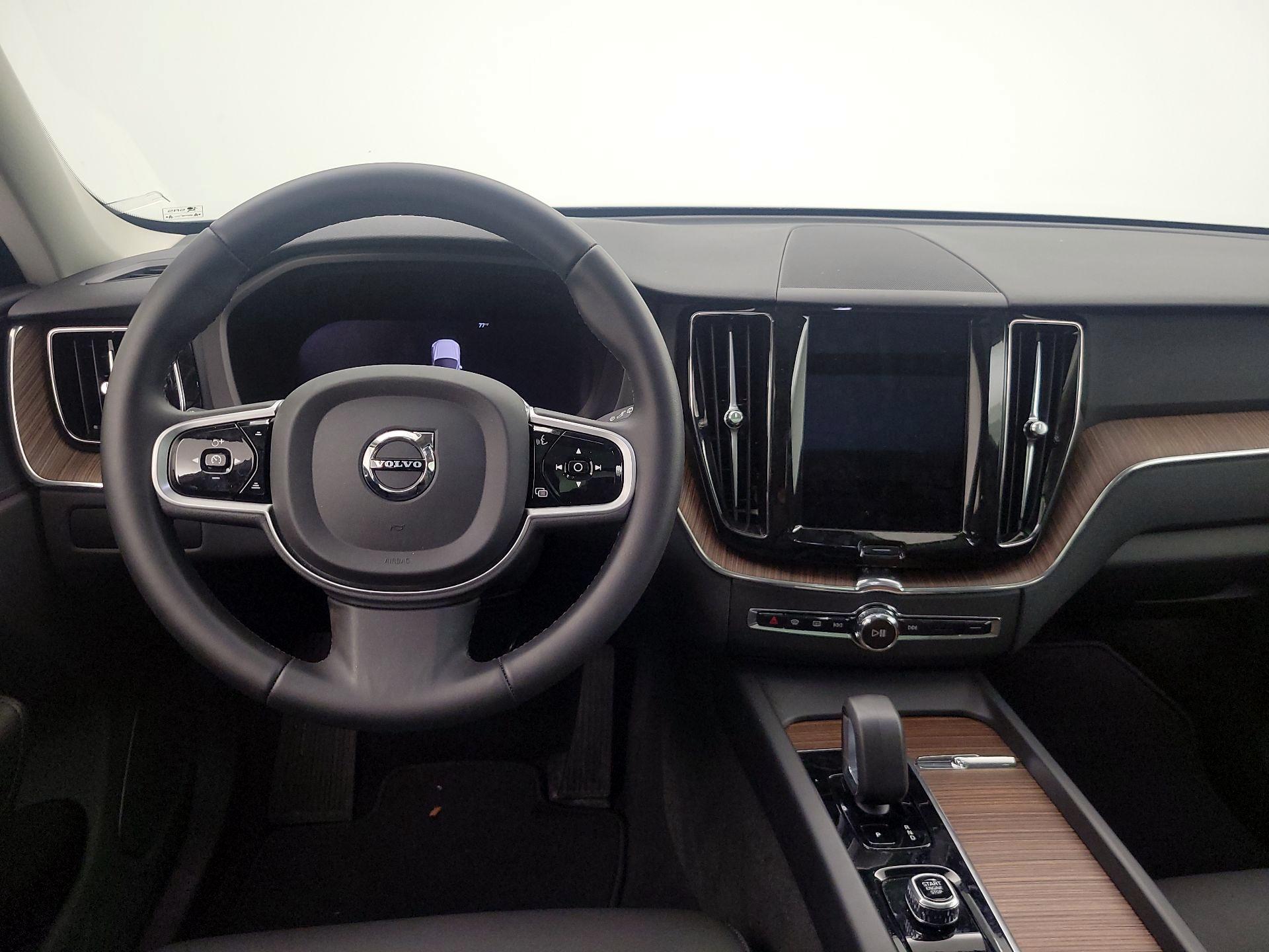 Thumbnail: 2023 Volvo XC60 - 10