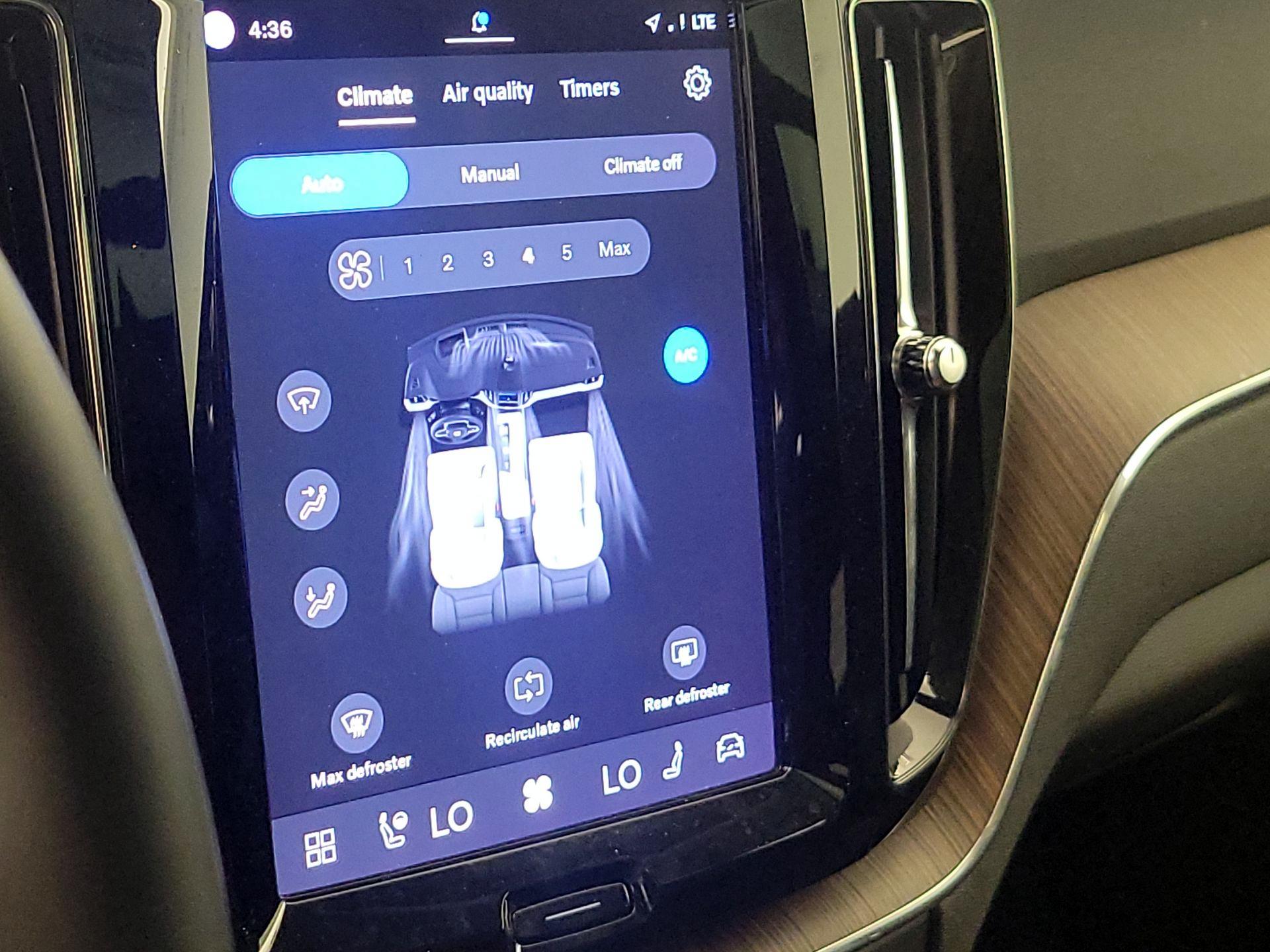 Thumbnail: 2023 Volvo XC60 - 17