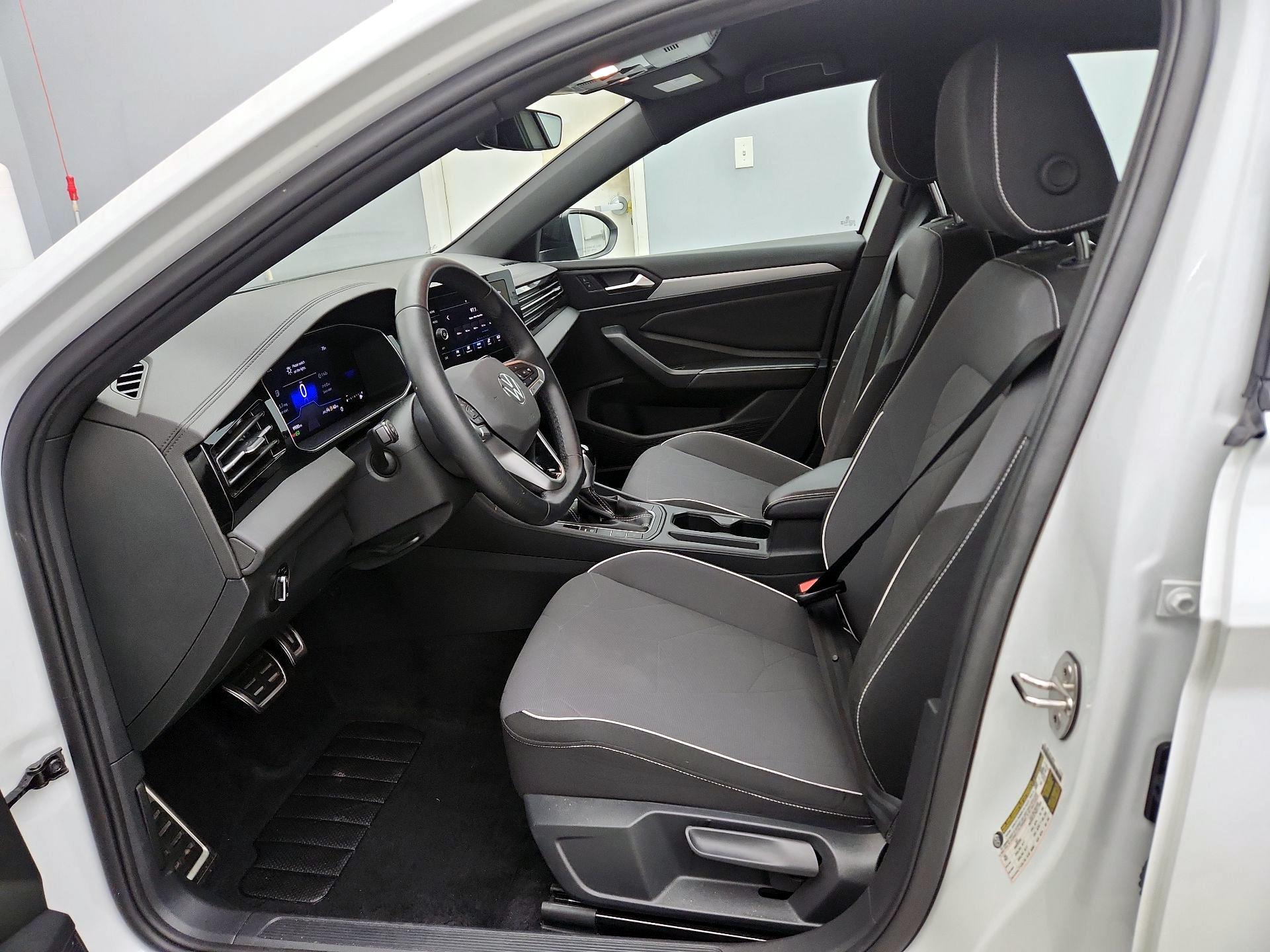 Thumbnail: 2025 Volkswagen Jetta - 11