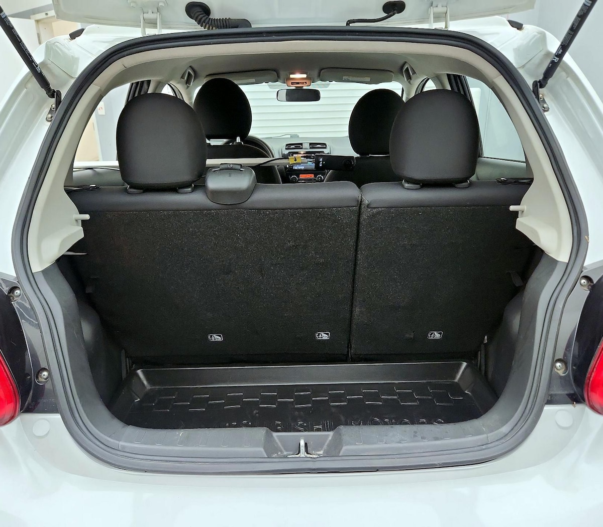 Trunk/Cargo (Seats Up)