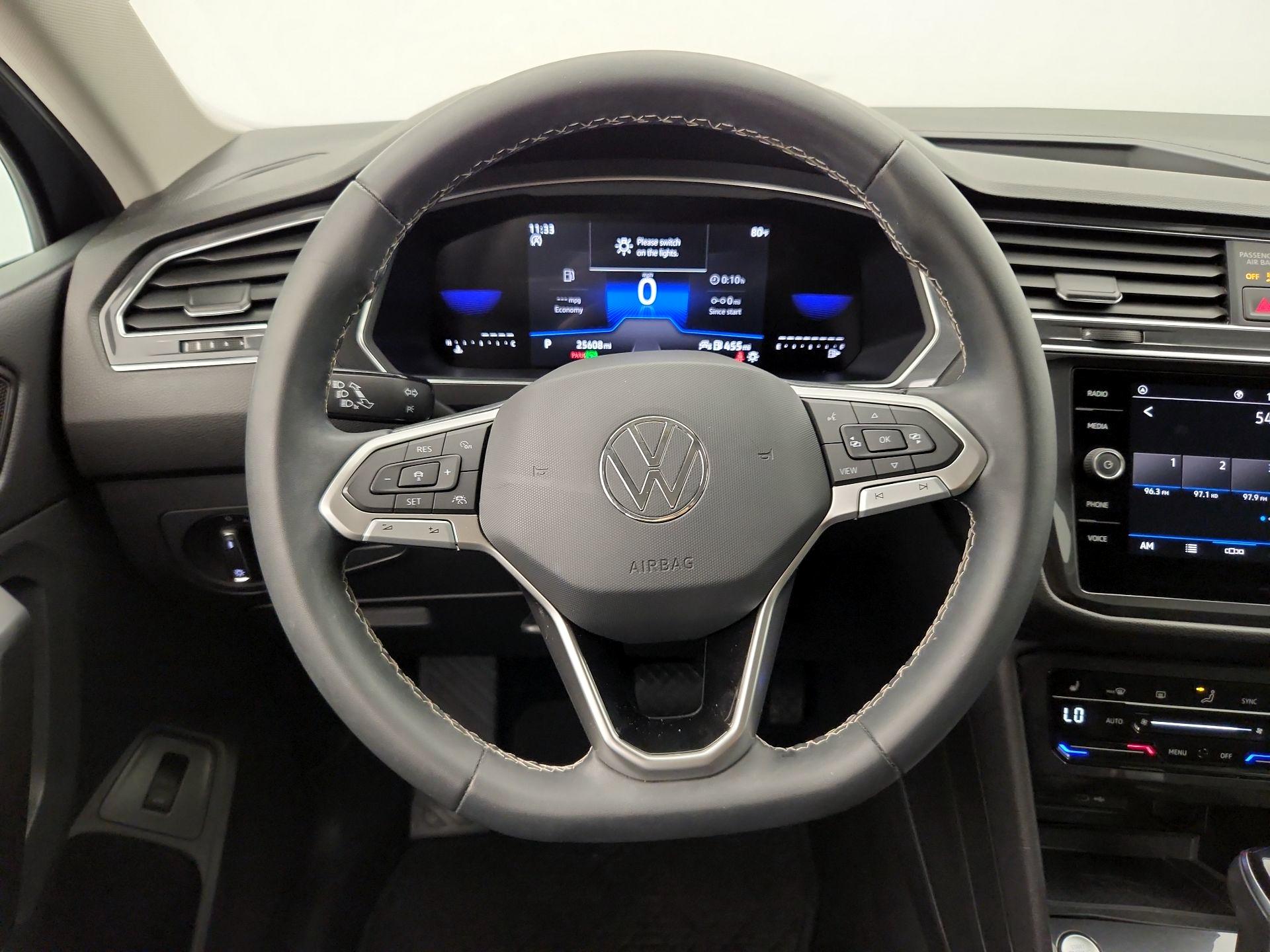 Thumbnail: 2023 Volkswagen Tiguan - 10