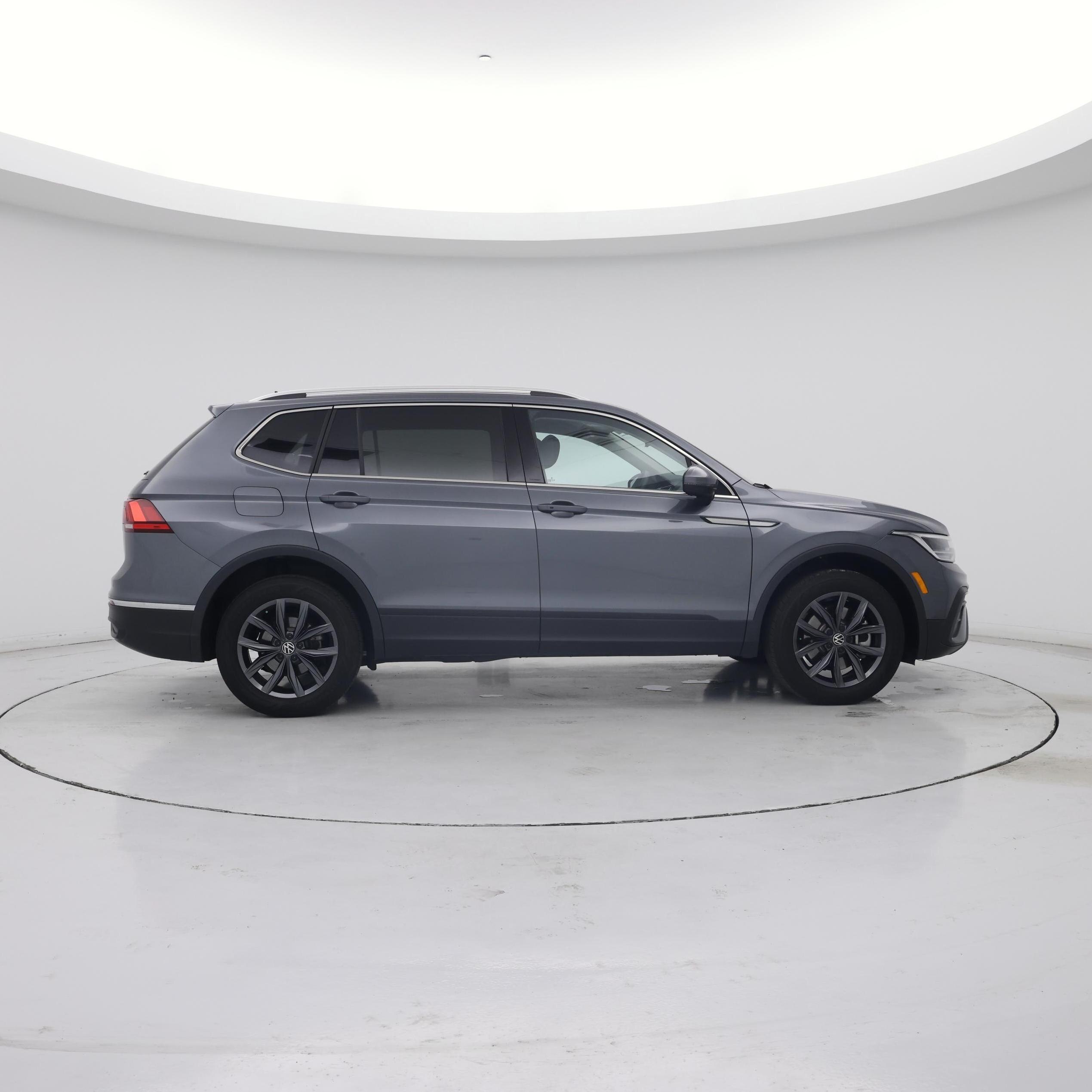 Thumbnail: 2023 Volkswagen Tiguan - 7