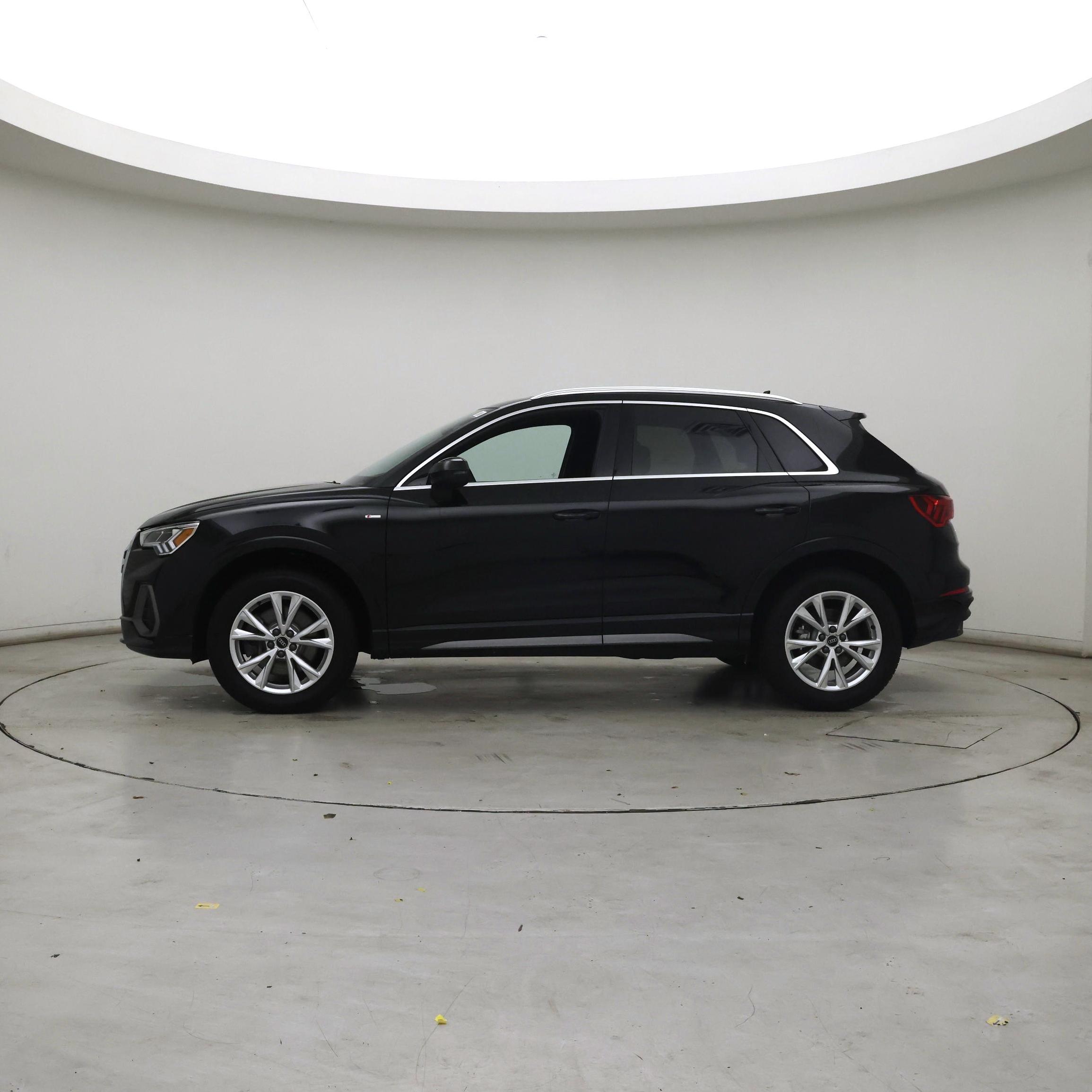Thumbnail: 2023 Audi Q3 - 3