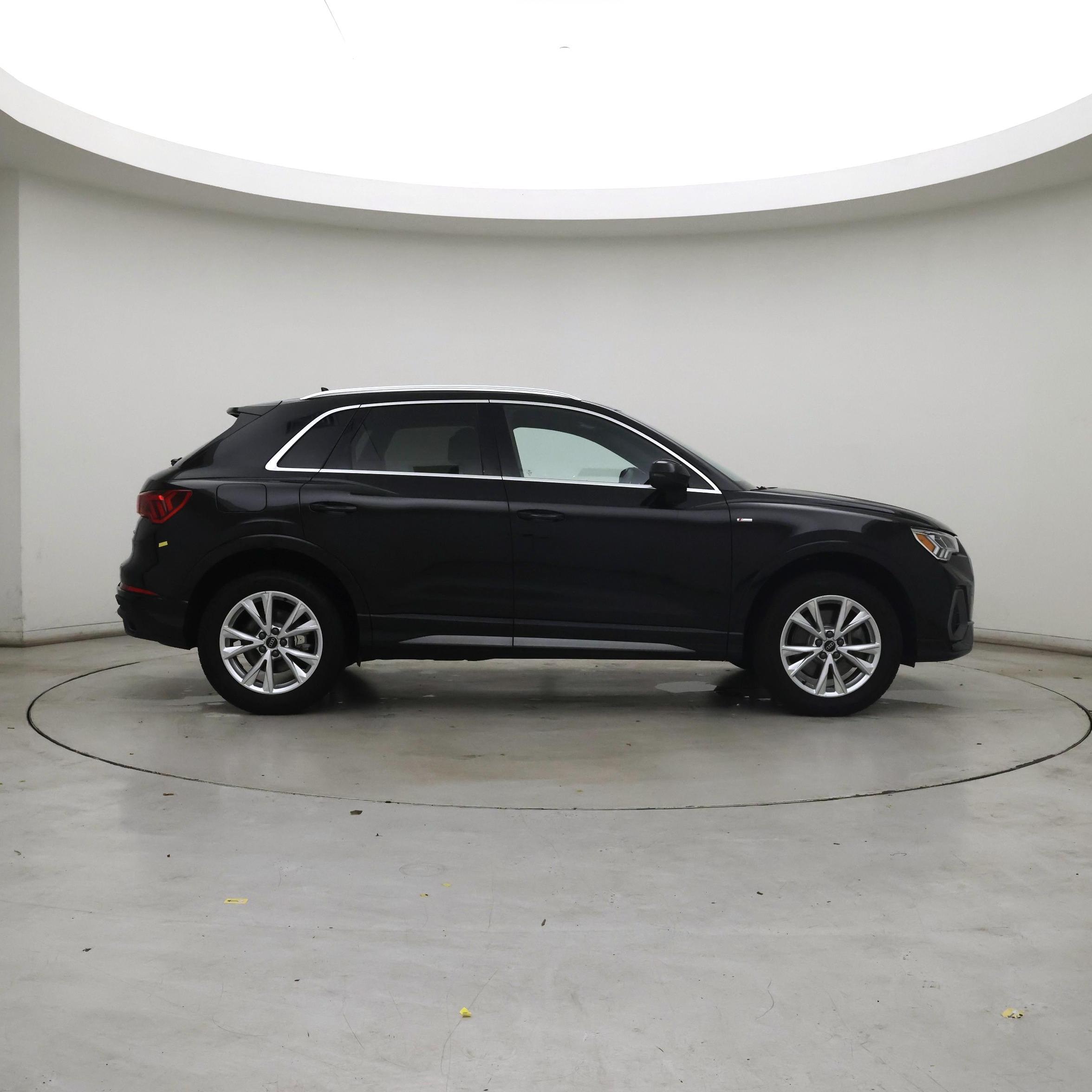Thumbnail: 2023 Audi Q3 - 7