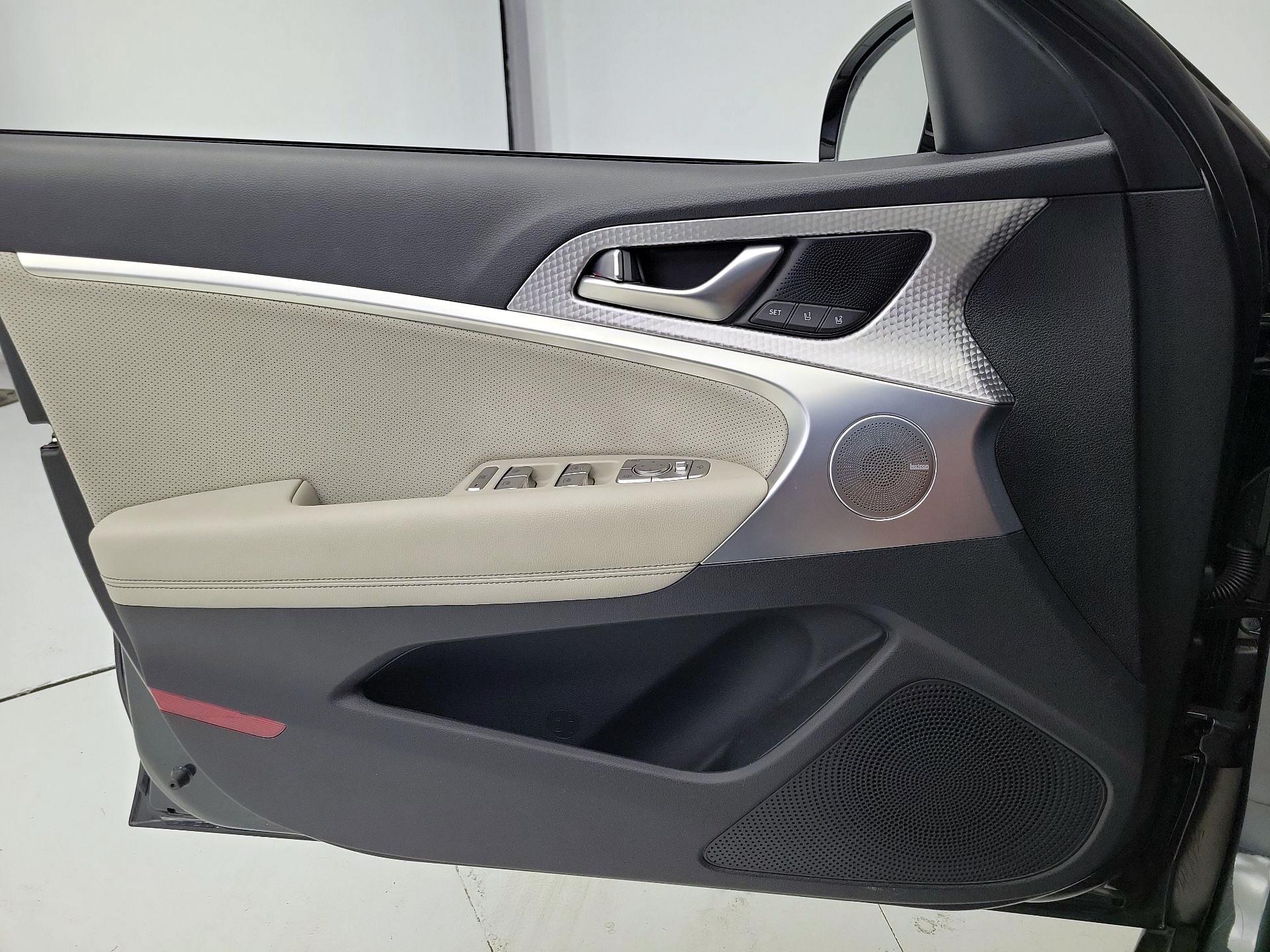 Thumbnail: 2023 Genesis G70 - 12