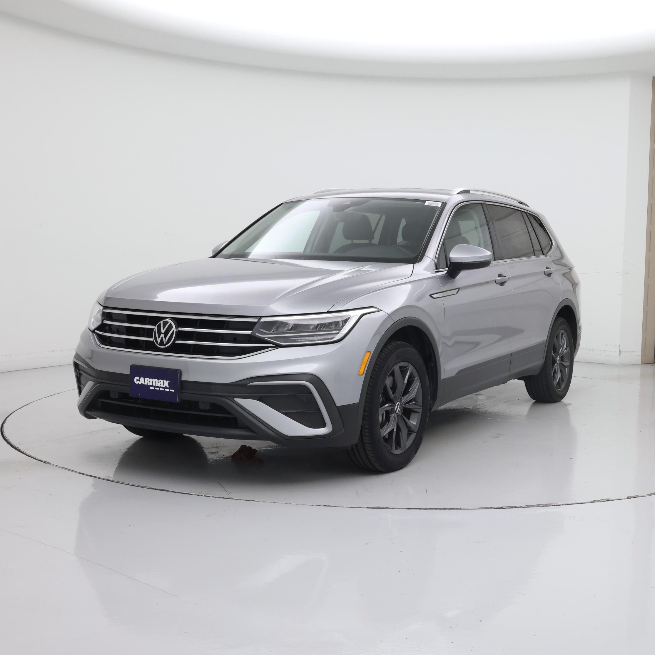 Thumbnail: 2023 Volkswagen Tiguan - 4