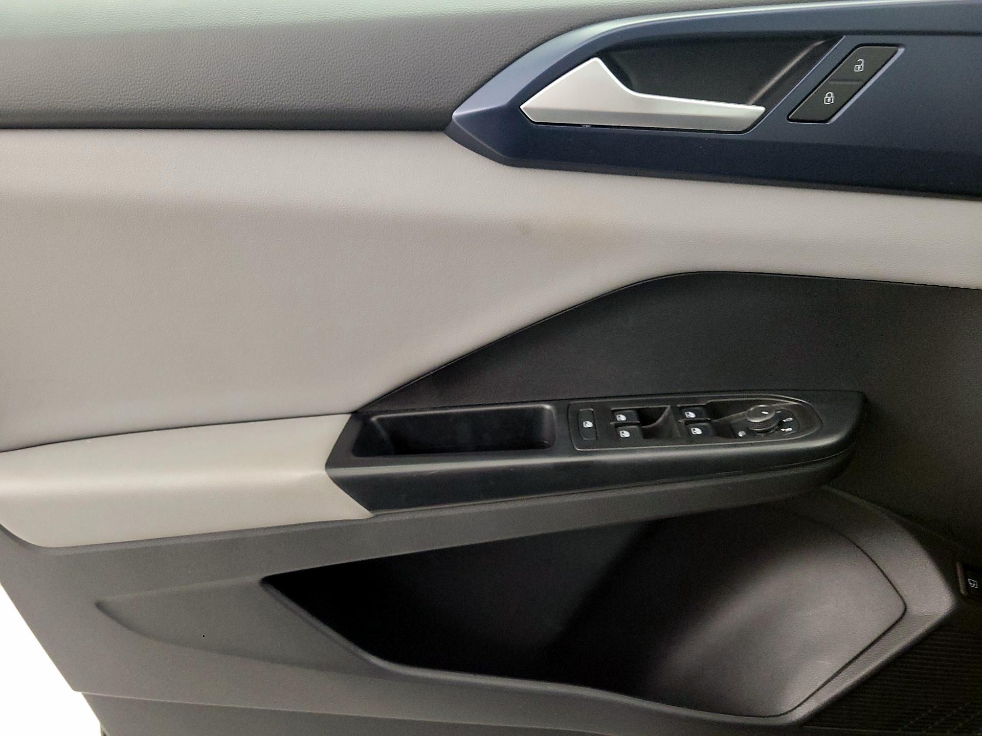 Thumbnail: 2023 Volkswagen Taos - 12