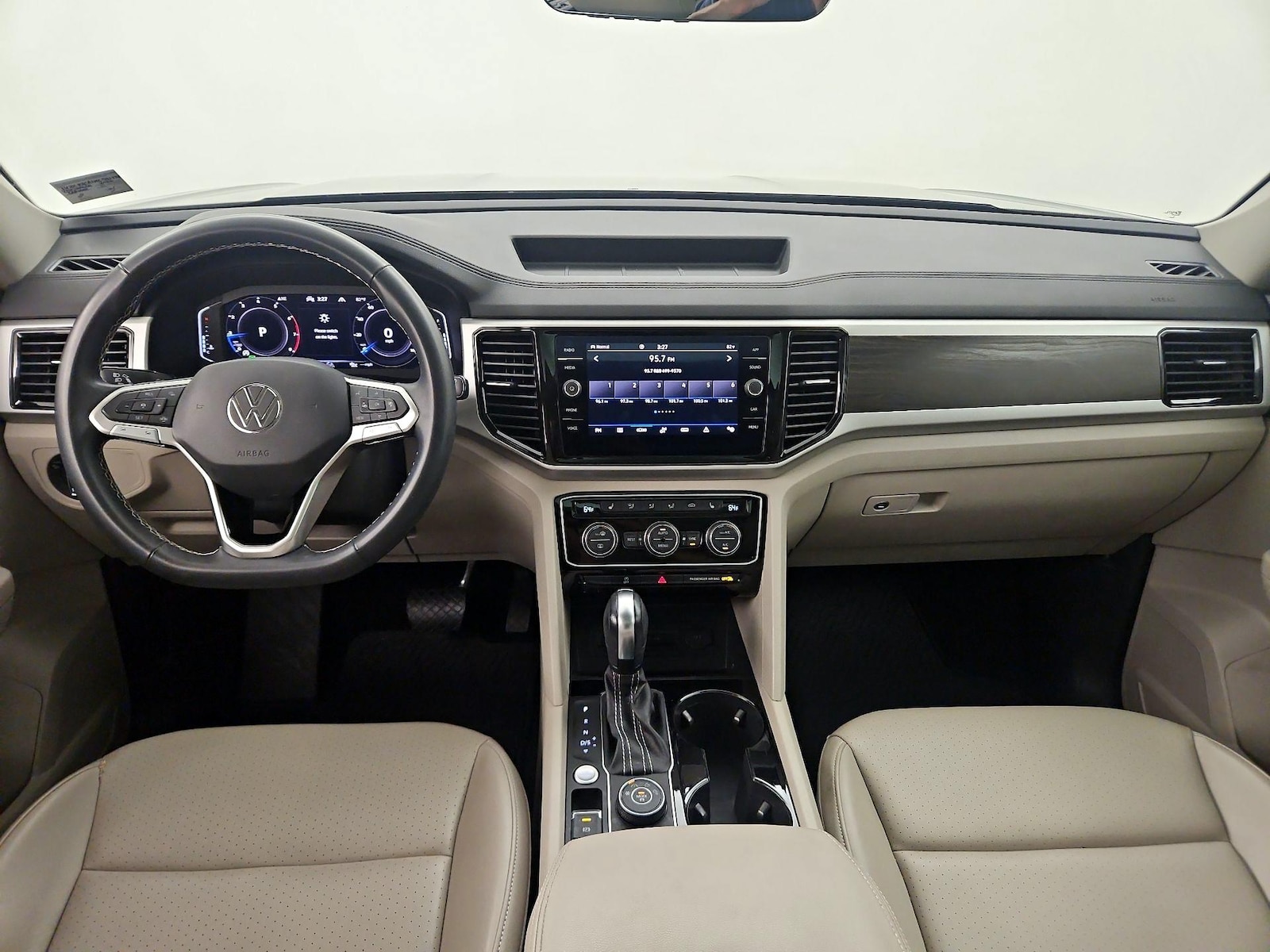 2022 Volkswagen Atlas SE w/Tech - Photo 10