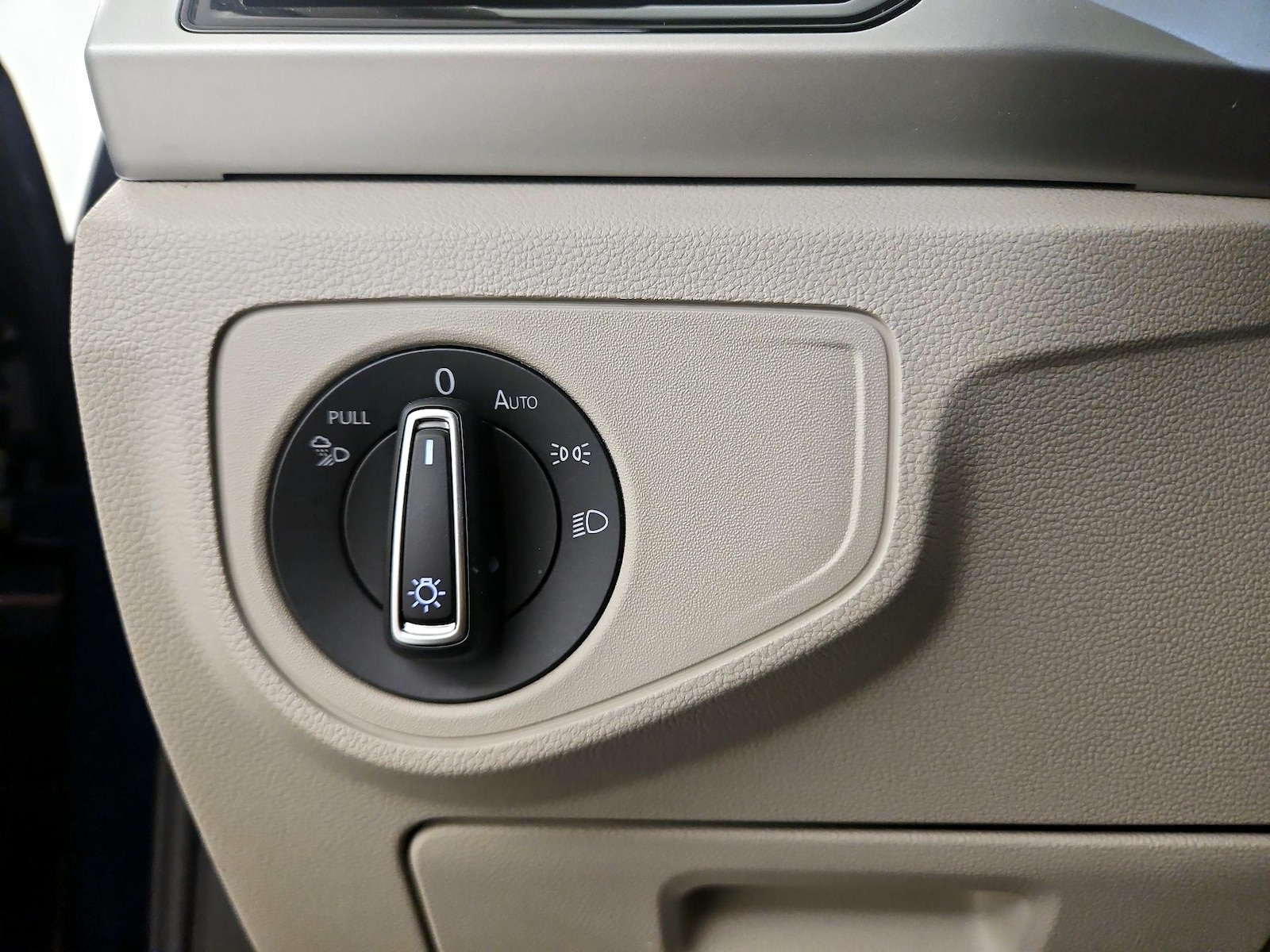 2022 Volkswagen Atlas SE w/Tech - Photo 14