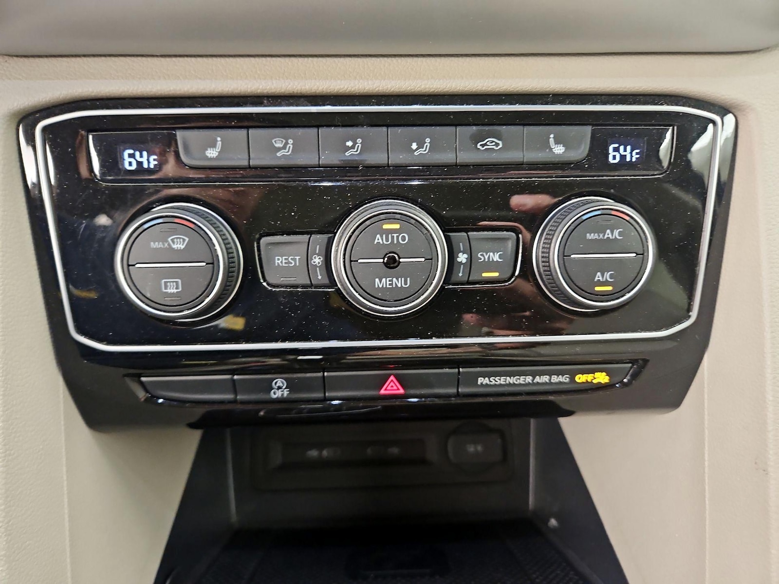 2022 Volkswagen Atlas SE w/Tech - Photo 17